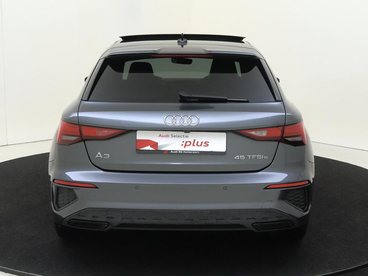 Audi A3 SPORTBACK 45 TFSI e S edition Competition | SoH 100% | Panoramadak | Bang & Olufsen | Virtual cockpit Plus | Stoelverwarming | Lederen bekleding | CarPlay | Cruise control |