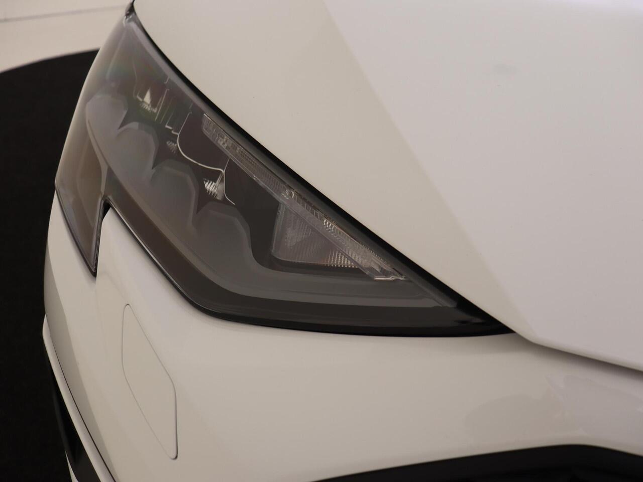 Audi A3 SPORTBACK 30 TFSI Attitude | CarPlay | Draadloze telefoonlader | Cruise control | Virtual cockpit | Parkeersensoren achter | Lane- en frontassist |