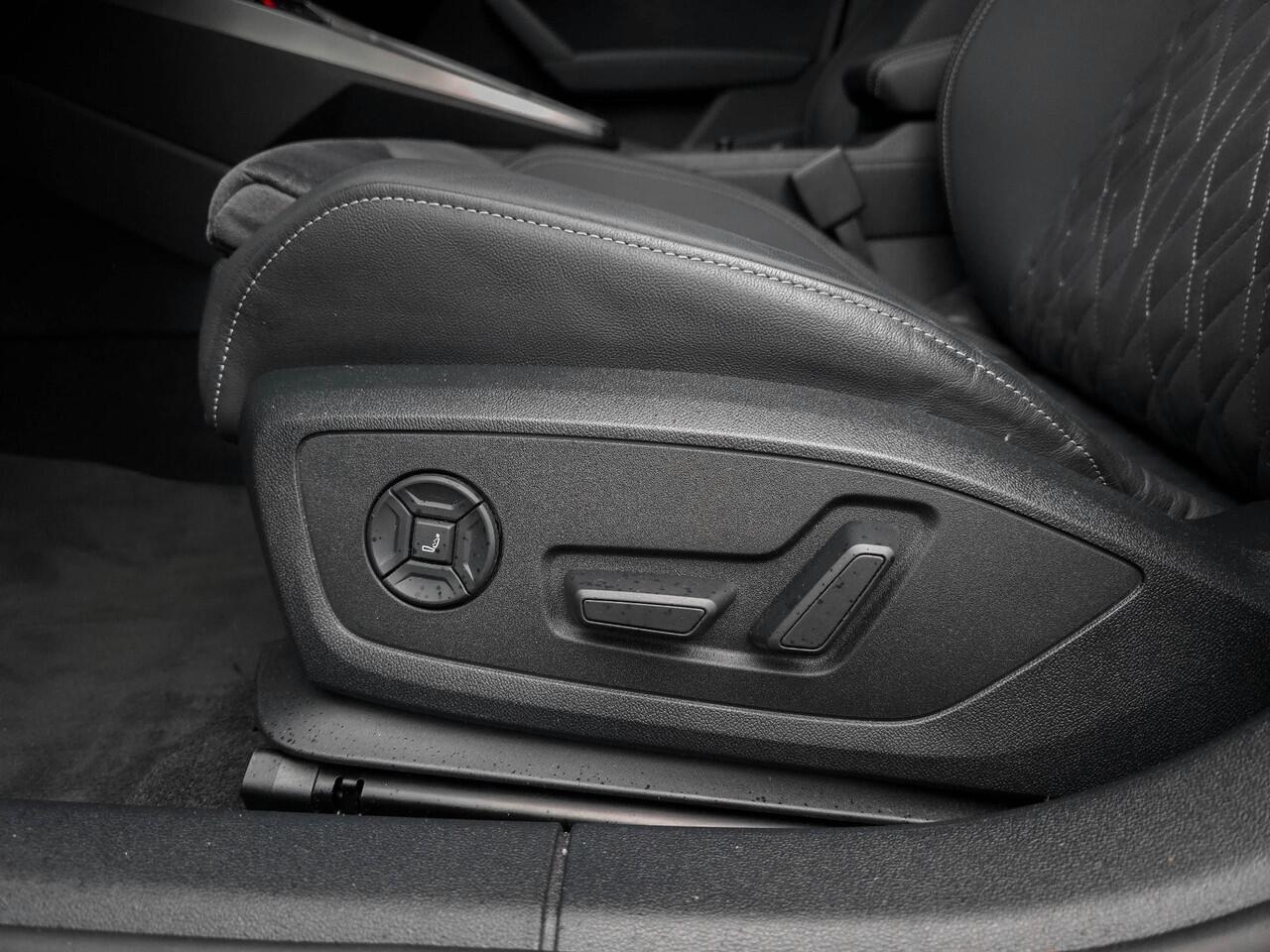 Audi A3 SPORTBACK 45 TFSIe S | Pano | B&O | 19"| Memo | HUD | Amb 30kl | E. Klep | Massage