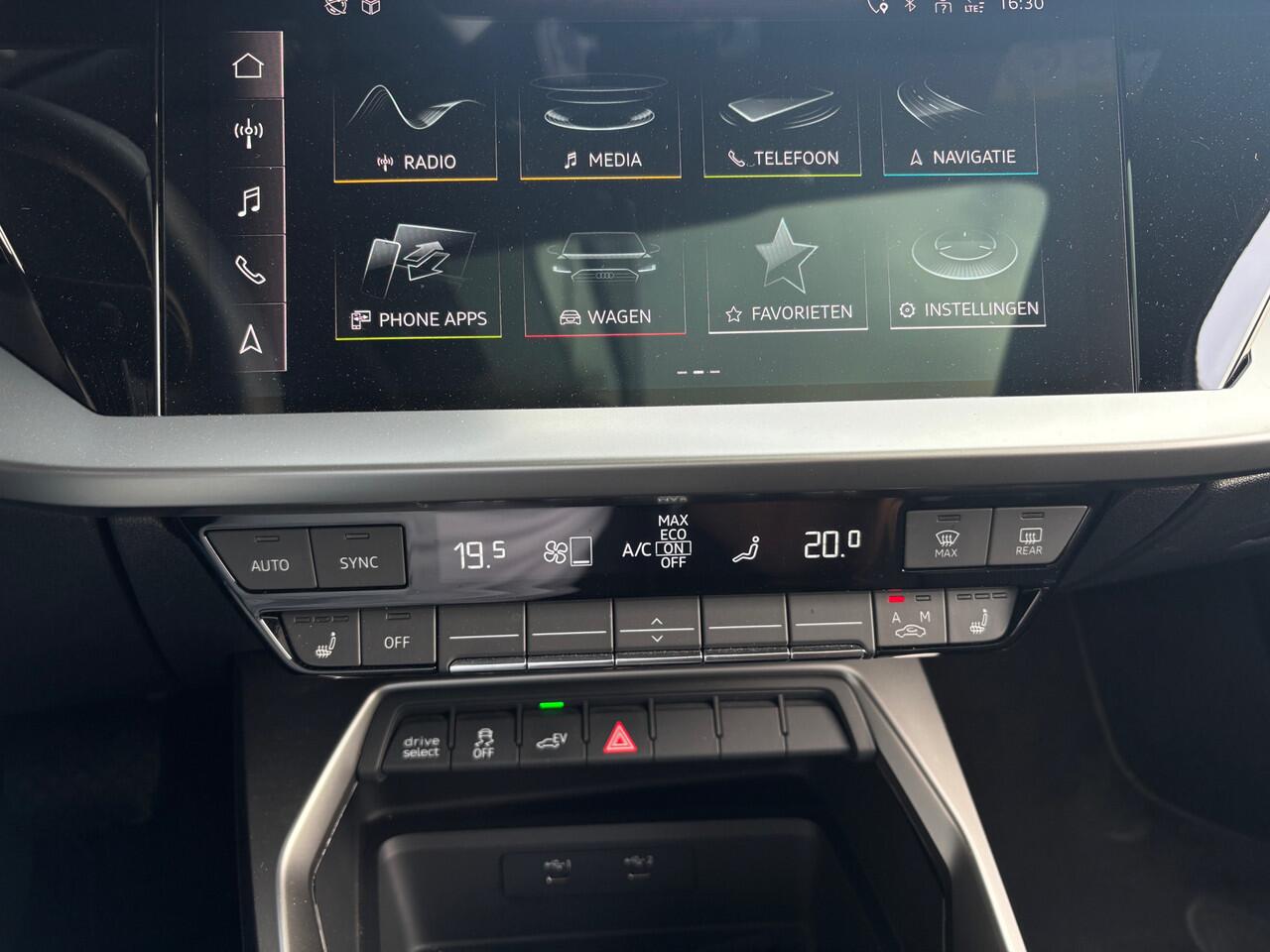 Audi A3 SPORTBACK 45 TFSI e-tron 245 pk S-line Black Pano