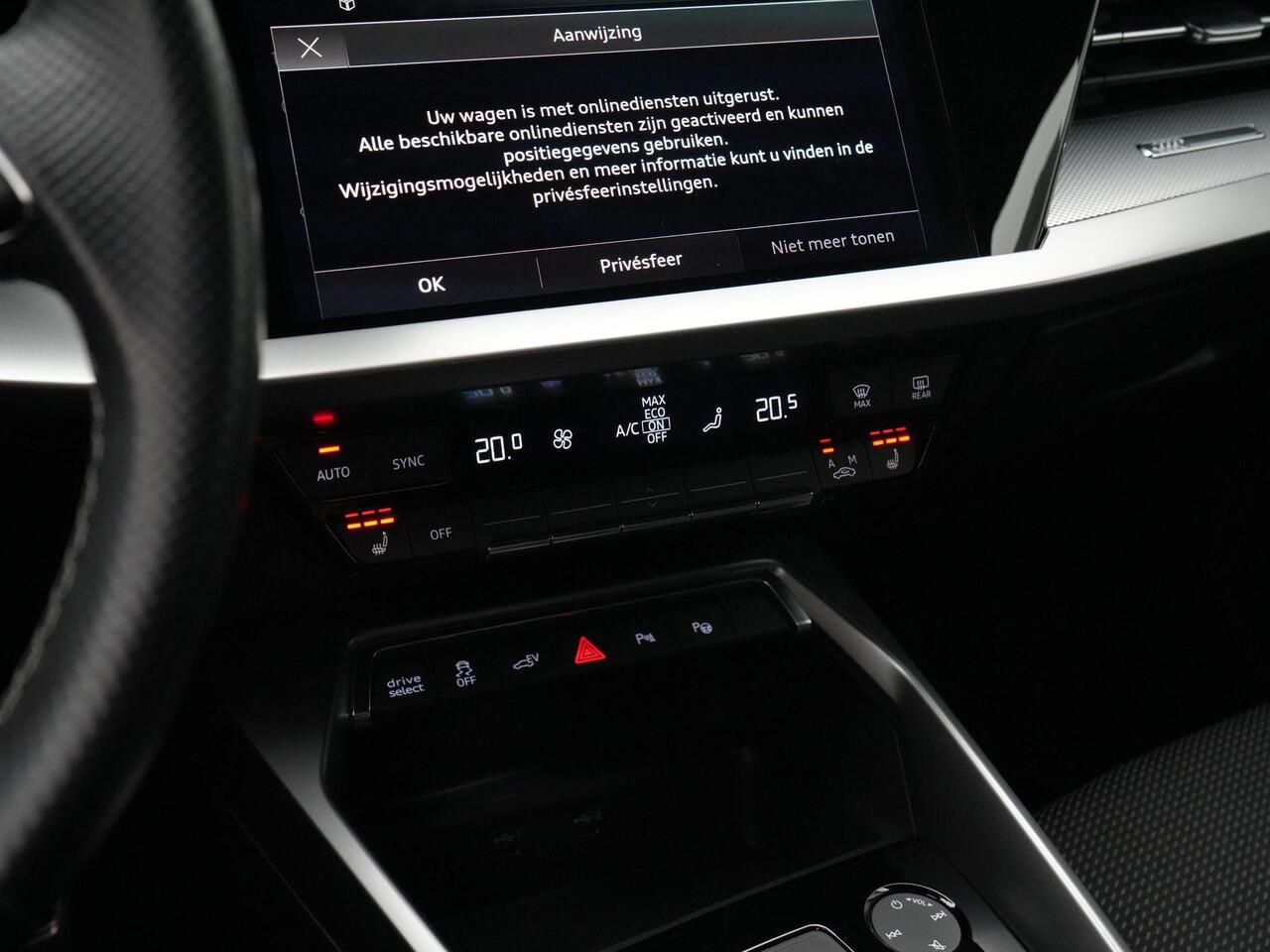 Audi A3 SPORTBACK 45 TFSI e 245 pk S-tronic S edition Competition / S-Line | Stoelverwarming | Navigatie | Parkeersensoren voor/achter | Adaptive Cruise