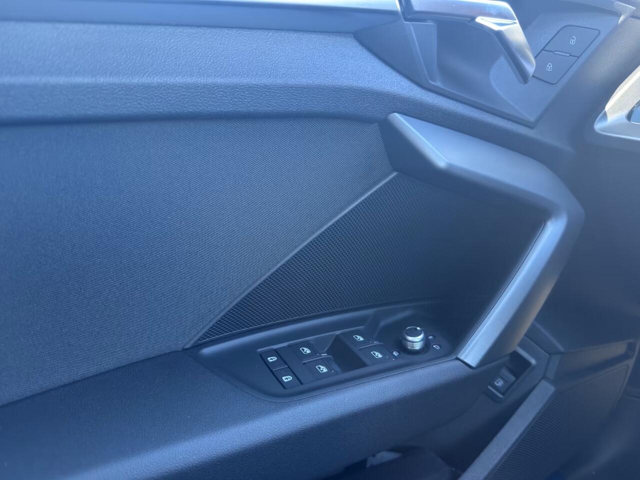 Audi A3 SPORTBACK 45 TFSI e S-LINE (200kW/272pk) ** LED, VIRTUAL, PANORAMA, ELECTR. BED. ST, PRIVACY, 18-inch ** UNFALLFREI - ¤ 14.300,= onder NP ** ** INFORMEER OOK NAAR ONZE AANTREKKELIJKE FINANCIAL-LEASE TARIEVEN **