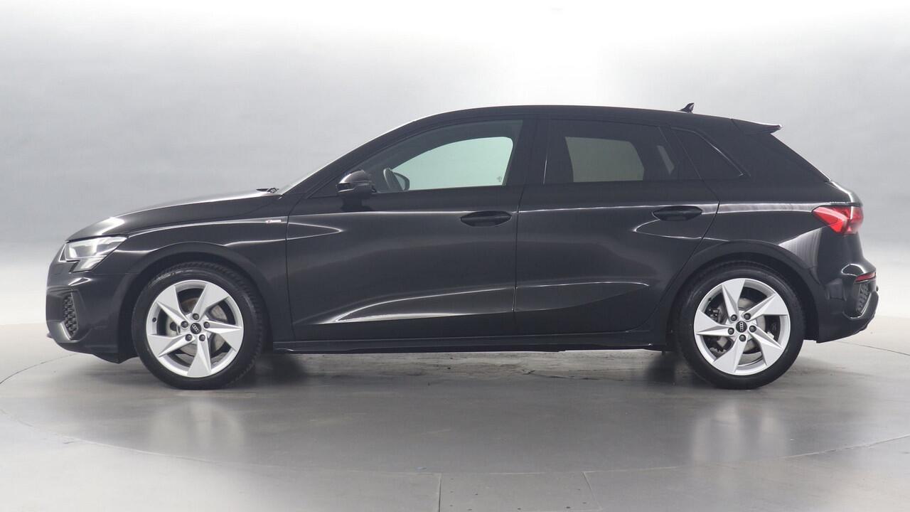 Audi A3 SPORTBACK 35 TFSI 150pk S Edition S-Tronic / Navigatie / Adaptive Cruise Control / Parkeersensoren