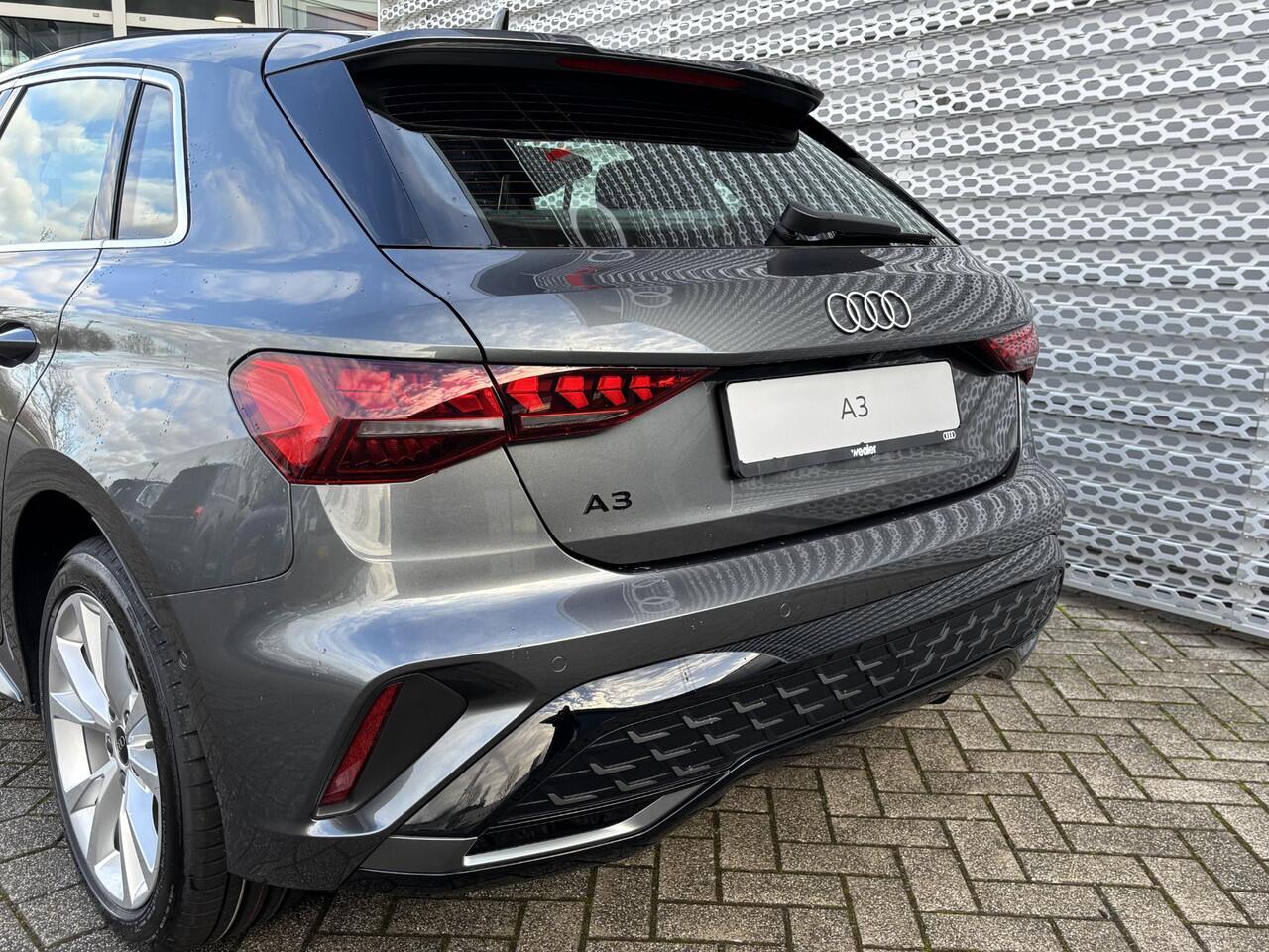 Audi A3 SPORTBACK 40 TFSI e S edition 204 pk S-tronic | Stoelverwarming | Adaptive Cruise Control | Achteruitrijcamera