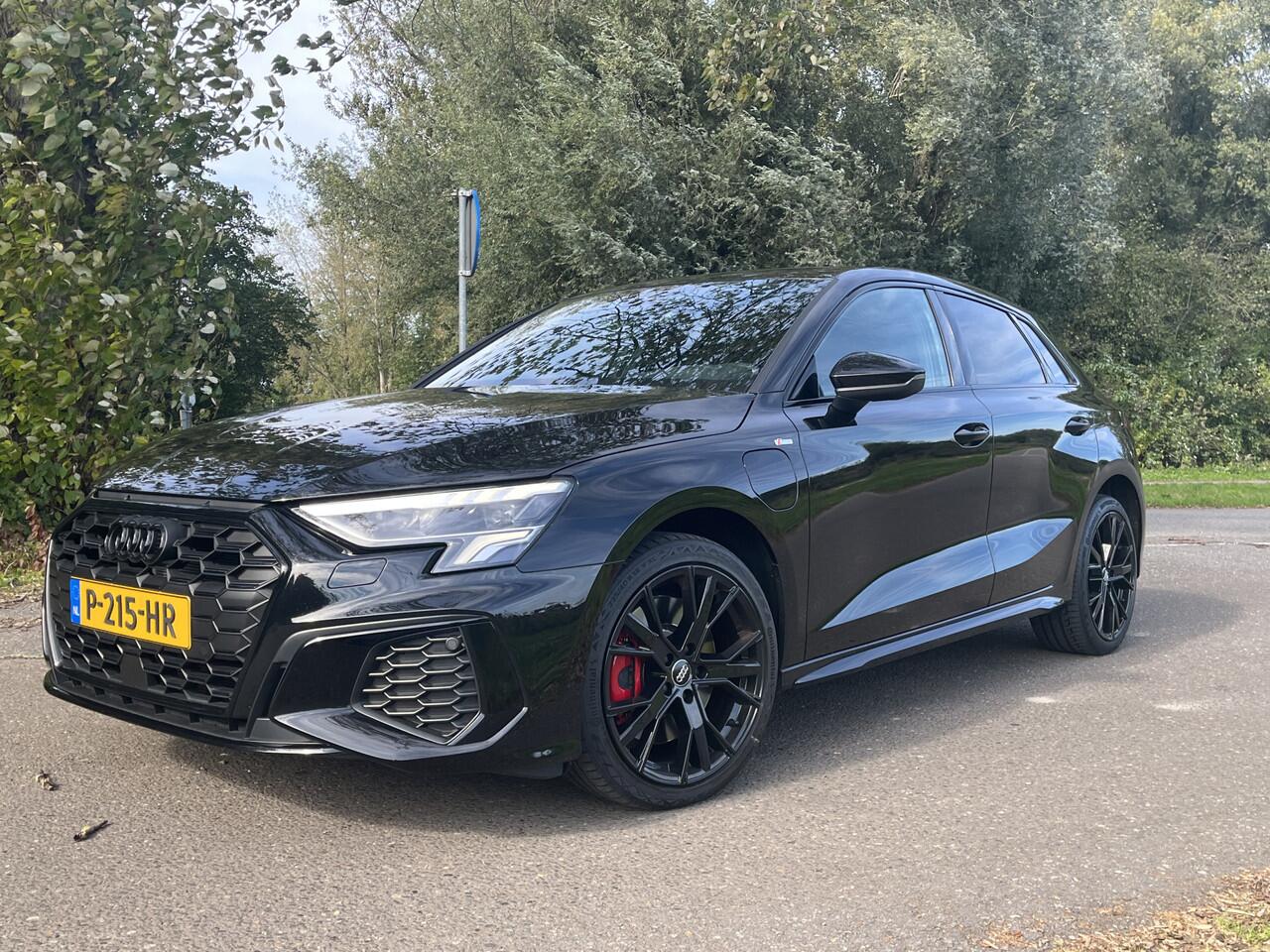 Audi A3 SPORTBACK 45 TFSI e S edition Competition / 245pk / Zwart Optiek / 18 Inch / getint glas / Getint glas