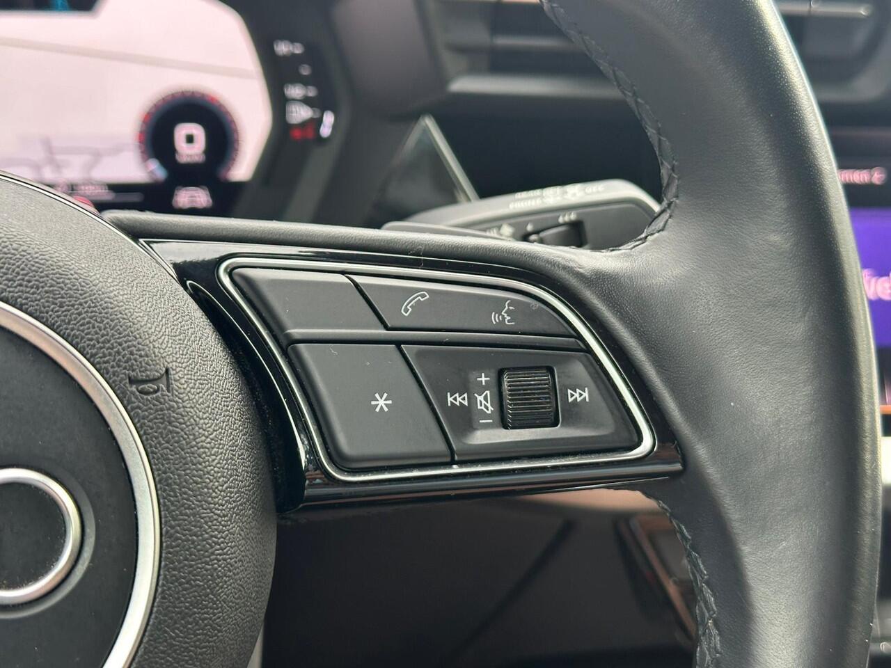 Audi A3 SPORTBACK 30 TFSI Business edition Automaat/VTcockpit/Trekhaak/Led/Cruise/PDC