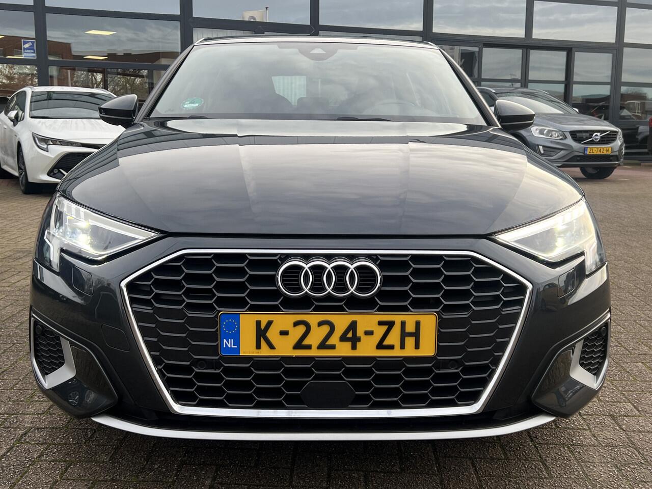 Audi A3 SPORTBACK 35 TFSI 150 pk Automaat Business Edition Navi Camera Sportstoelen Stoelverwarming Parkeersensoren v+a Led Koplampen Carplay Mild Hybride NL Auto 1e Eigenaar