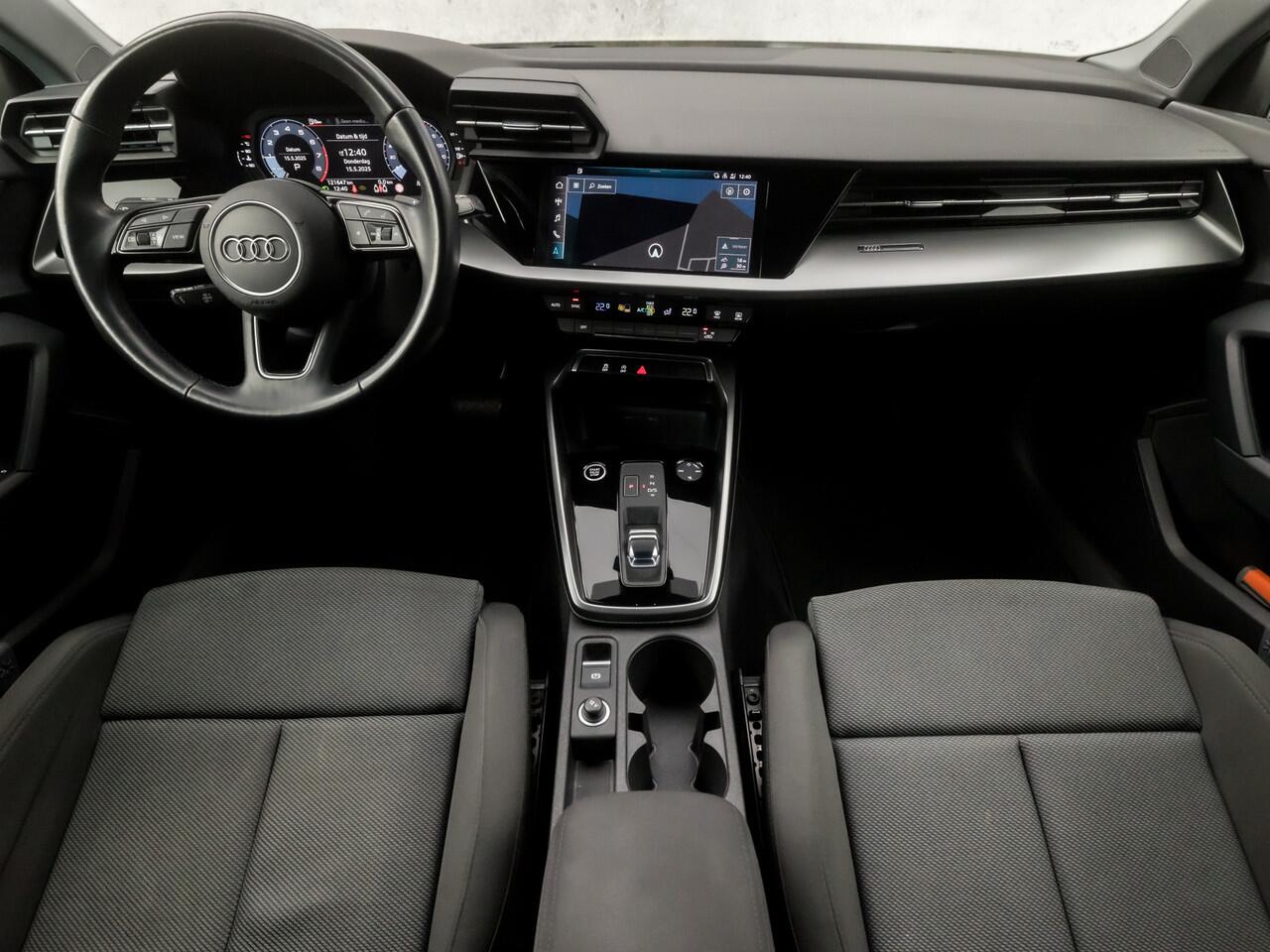 Audi A3 SPORTBACK 30 TFSI Sportline Automaat (APPLE CARPLAY, GROOT NAVI, CLIMATE, GETINT GLAS, SPORTSTOELEN, CRUISE, MATRIX LED, PARKEERSENSOREN, NIEUWSTAAT)
