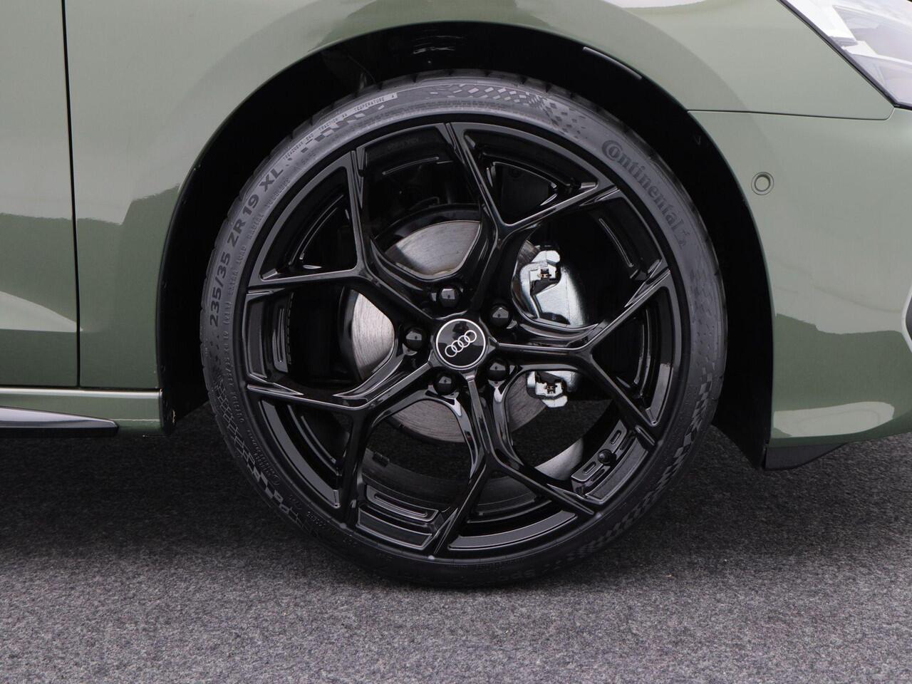 Audi A3 SPORTBACK 35 TFSI | S edition | | Privacy glas | Sonos 3d | 19 inch | Comfortsleutel | Matrix Led |