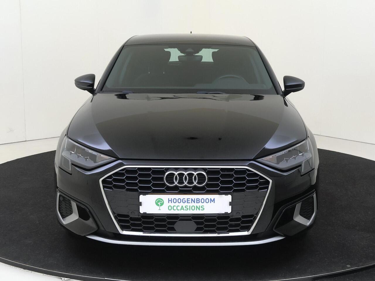 Audi A3 SPORTBACK 40 TFSI e Edition | Parkeersensoren achter | Keyless | Stoelverwarming | Cruise control | CarPlay | Electronic climate control | Navigatie |