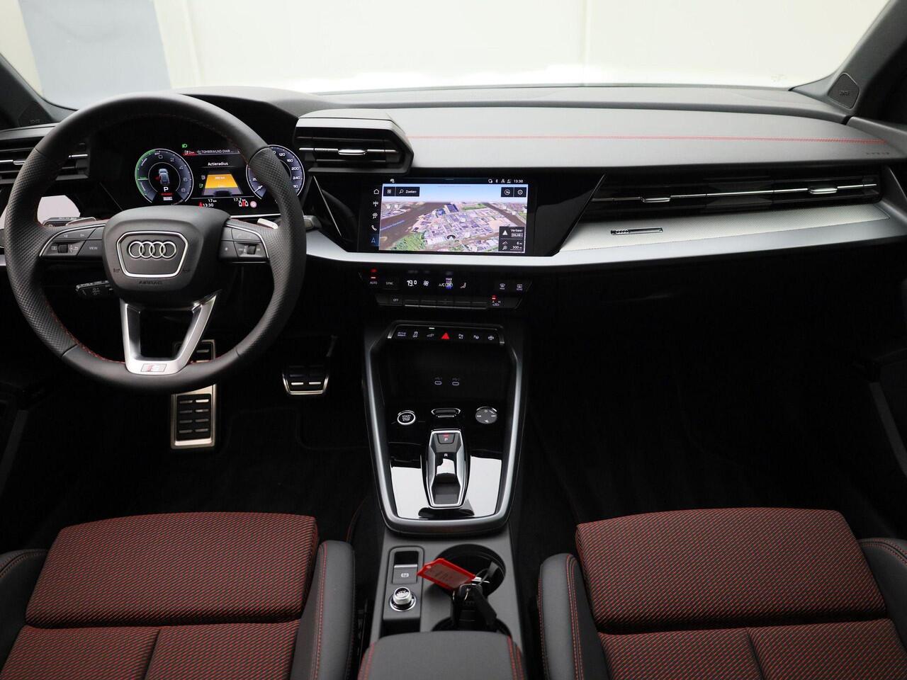 Audi A3 SPORTBACK 45 TFSIe 272PK S Line Competition · Panoramadak · Drive select · Camera + Parkeersensoren · Garantie tot april 2027