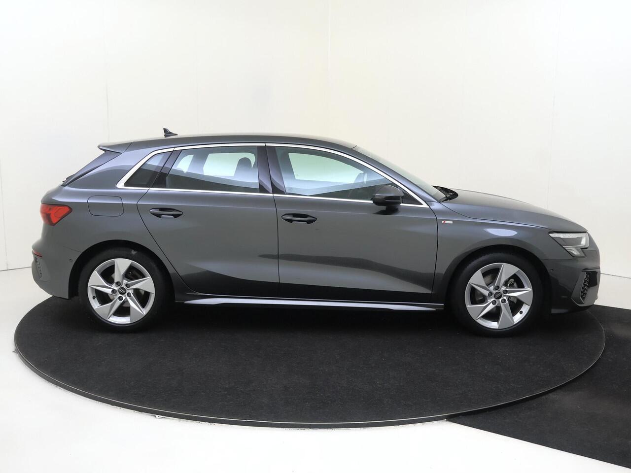 Audi A3 SPORTBACK 30 TFSI S edition | Parkeerassistent | Cruise control | CarPlay | Parkeersensoren | Navigatie | Climate Control | Audi virtual cockpit |