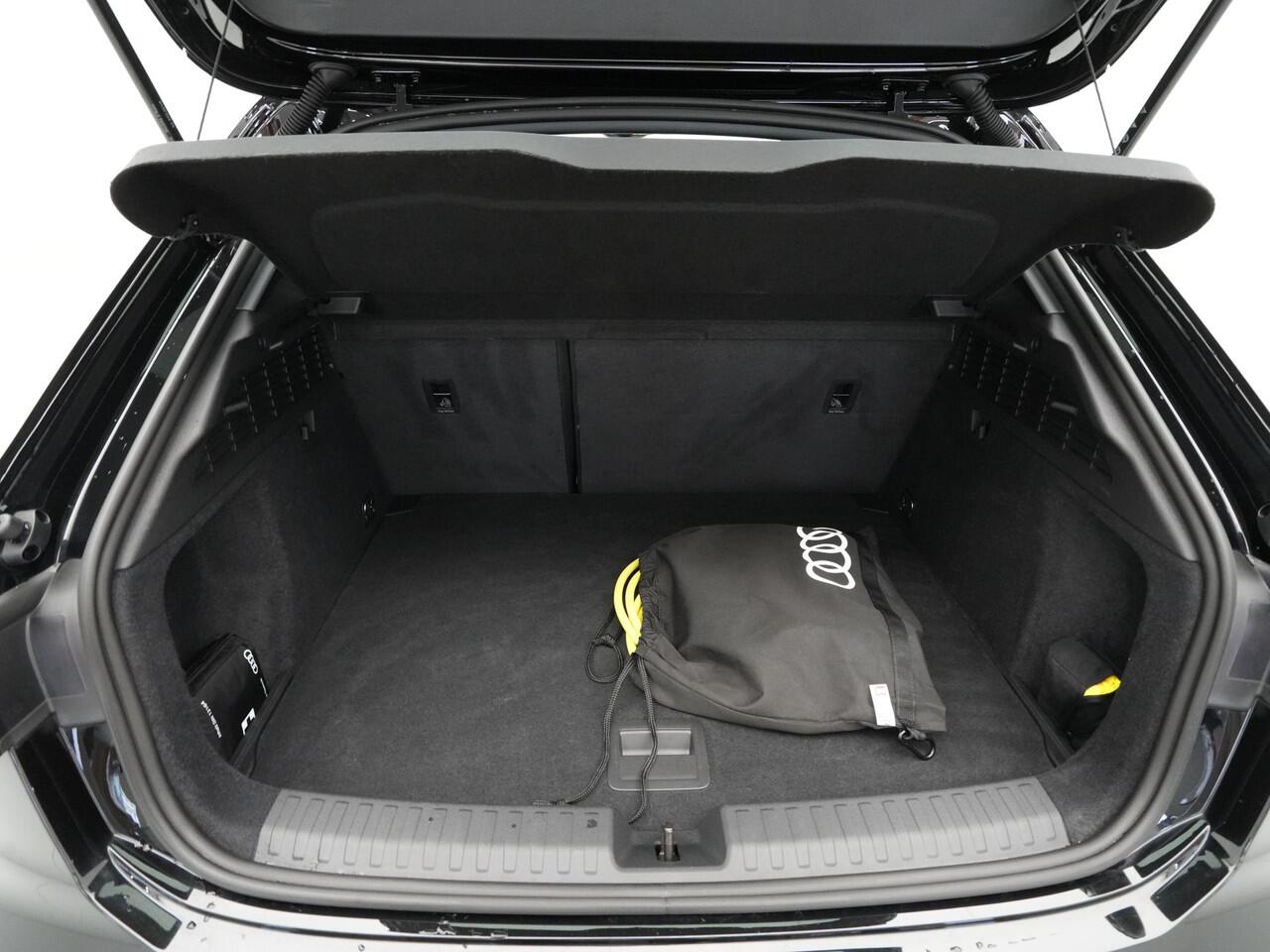 Audi A3 SPORTBACK 40 TFSI e 204pk Advanced edition Panorama Navigatie Stoelverwarming Parkassist Pdc A0cc 83