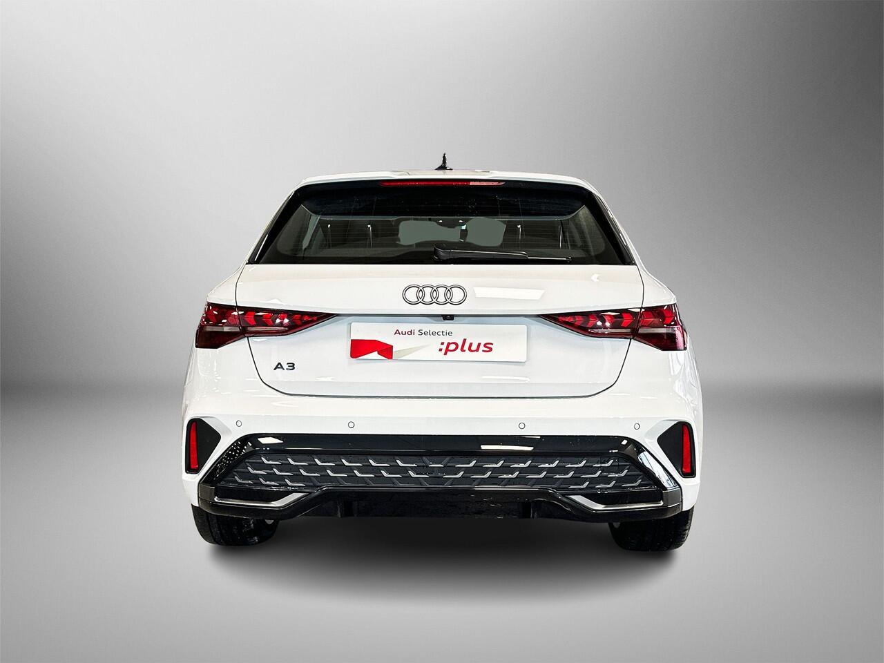 Audi A3 SPORTBACK 35 150pk TFSI S edition Sportstoelen zwarte stof | Achteruitrijcamera | Stoelverwarming voorin