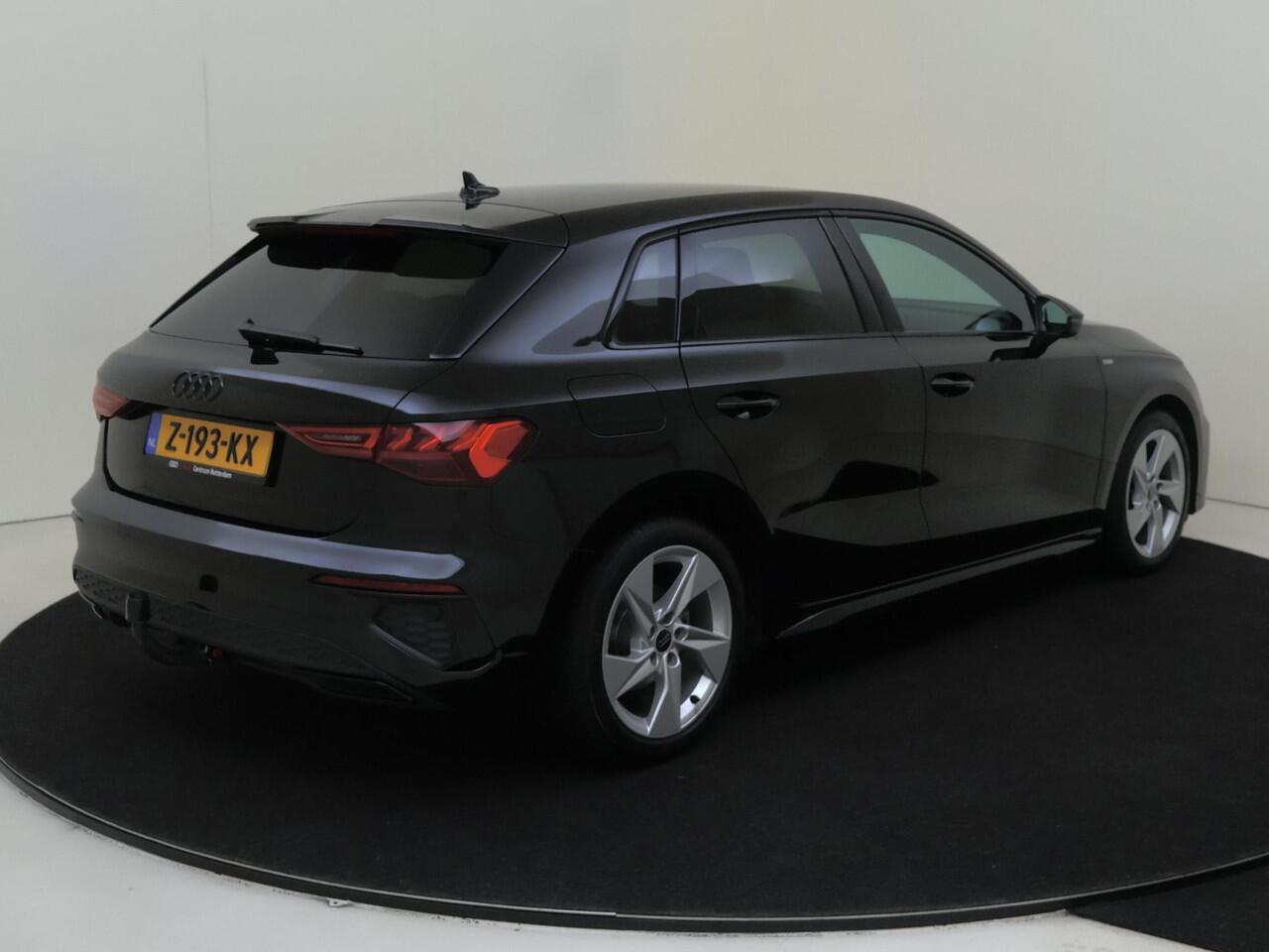 Audi A3 SPORTBACK 35 TFSI S edition | Trekhaak | Full LED verlichting | Navigatie Plus | Optiek zwart Plus | Adaptieve cruise control | CarPlay | Draadloze telefoonlader |