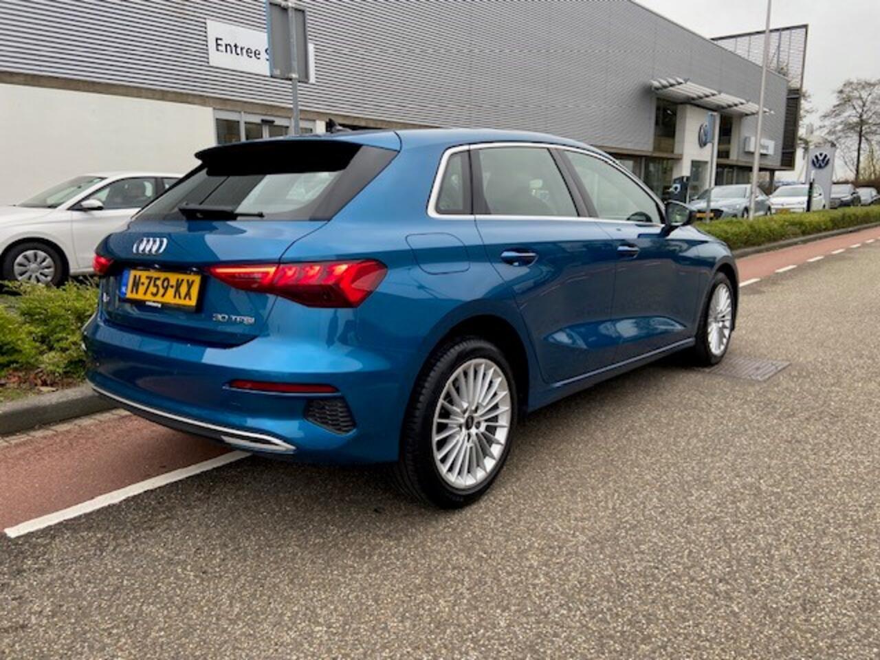 Audi A3 SPORTBACK 30 TFSI Business edition / 17"LMV / NAVI / APP.Connect