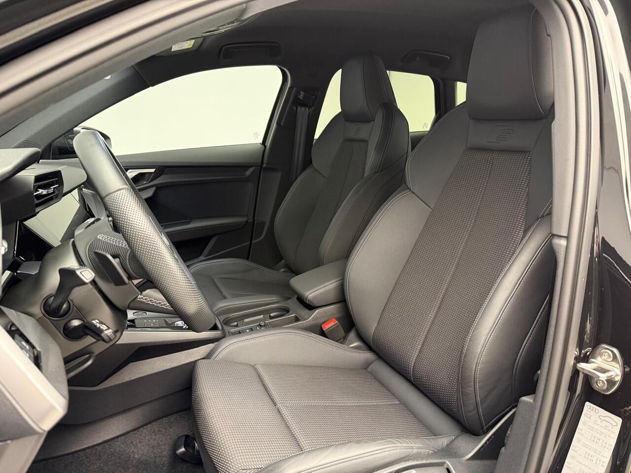 Audi A3 SPORTBACK 45 TFSI e S edition Competition | Zwart optiek | 18" | LED | Audi Sound | Ambiënt Lighting