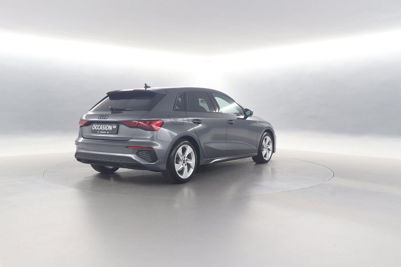 Audi A3 SPORTBACK 35 TFSI 150pk S edition S-Tronic / Navigatie / Adaptive Cruise Control / Parkeersensoren