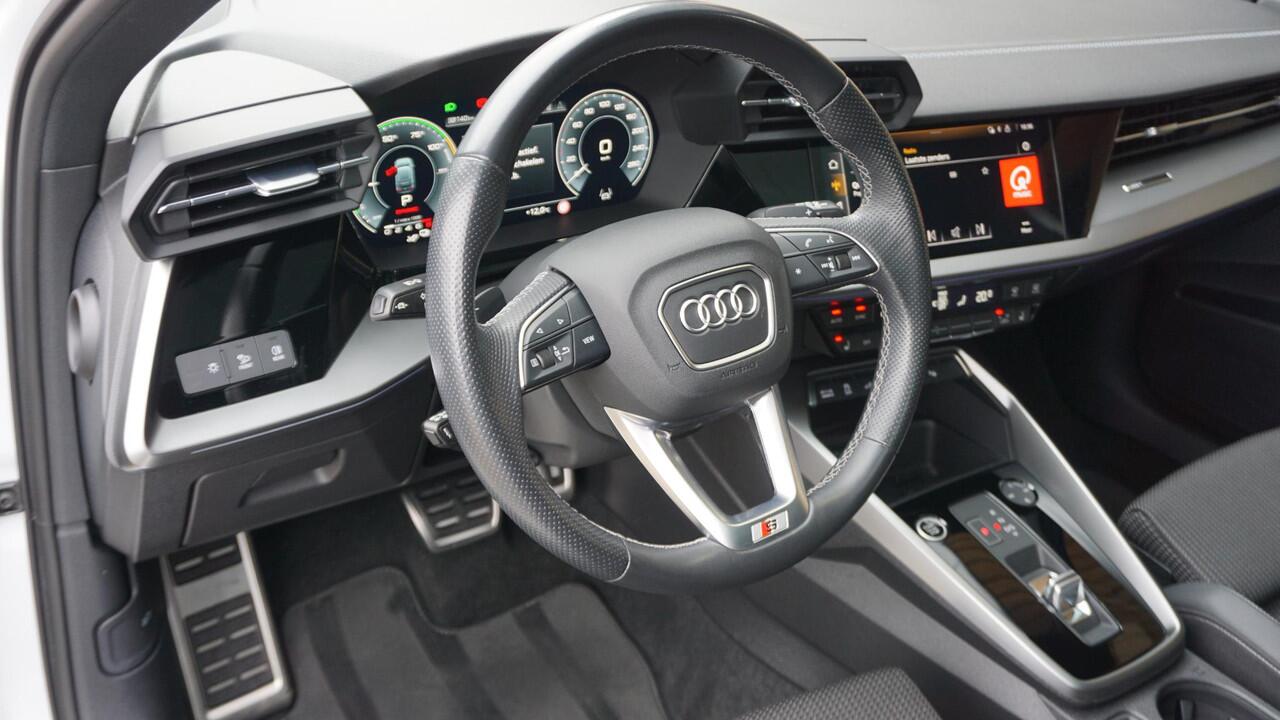 Audi A3 SPORTBACK 45 TFSI e 245pk 3x S-Line & Competition *Black Optik* Pano.Dak 19inch B&O Ambiance verlichting Virtual *Zeer Nette A3* 46010km!