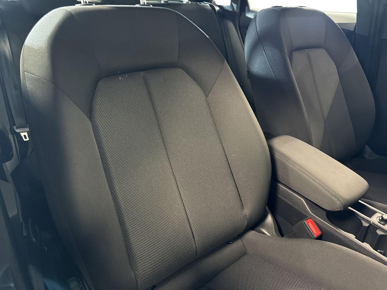 Audi A3 SPORTBACK 30 115pk TFSI Pro Line Parkeersensoren achter | Cruise control | Licht & regensensor