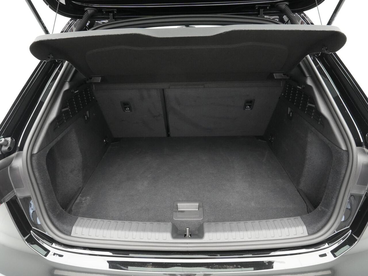 Audi A3 SPORTBACK 30 TFSI 110pk S-line Panorama Stoelverwarming Navigatie Parkasisst Acc Pdc 1