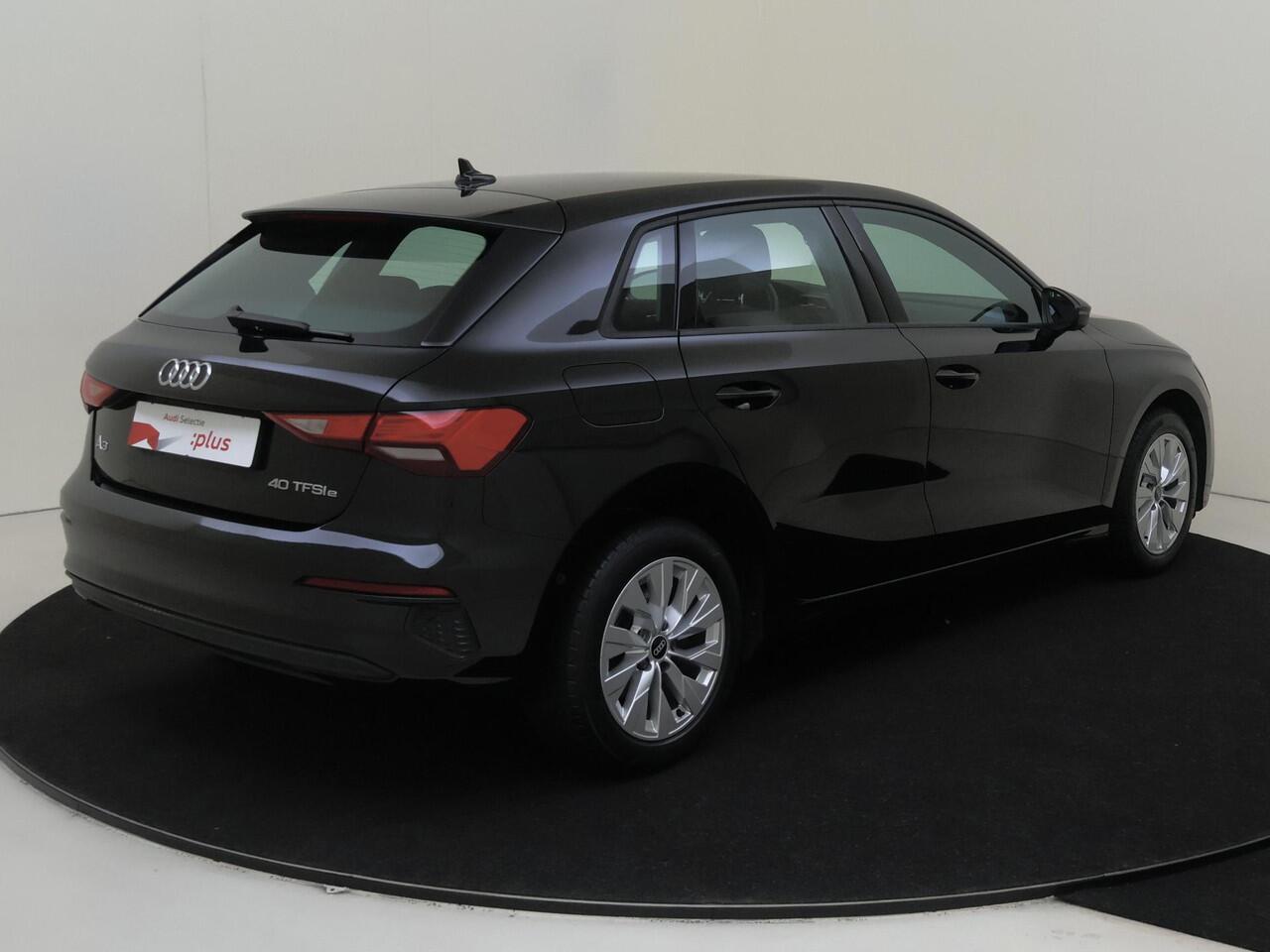 Audi A3 SPORTBACK 40 TFSI e Advanced edition | Lederen bekleding | Virtual cockpit Plus | Stoelverwarming | Navigatie Plus | Parkeerasisstent | CarPlay | Cruise control |