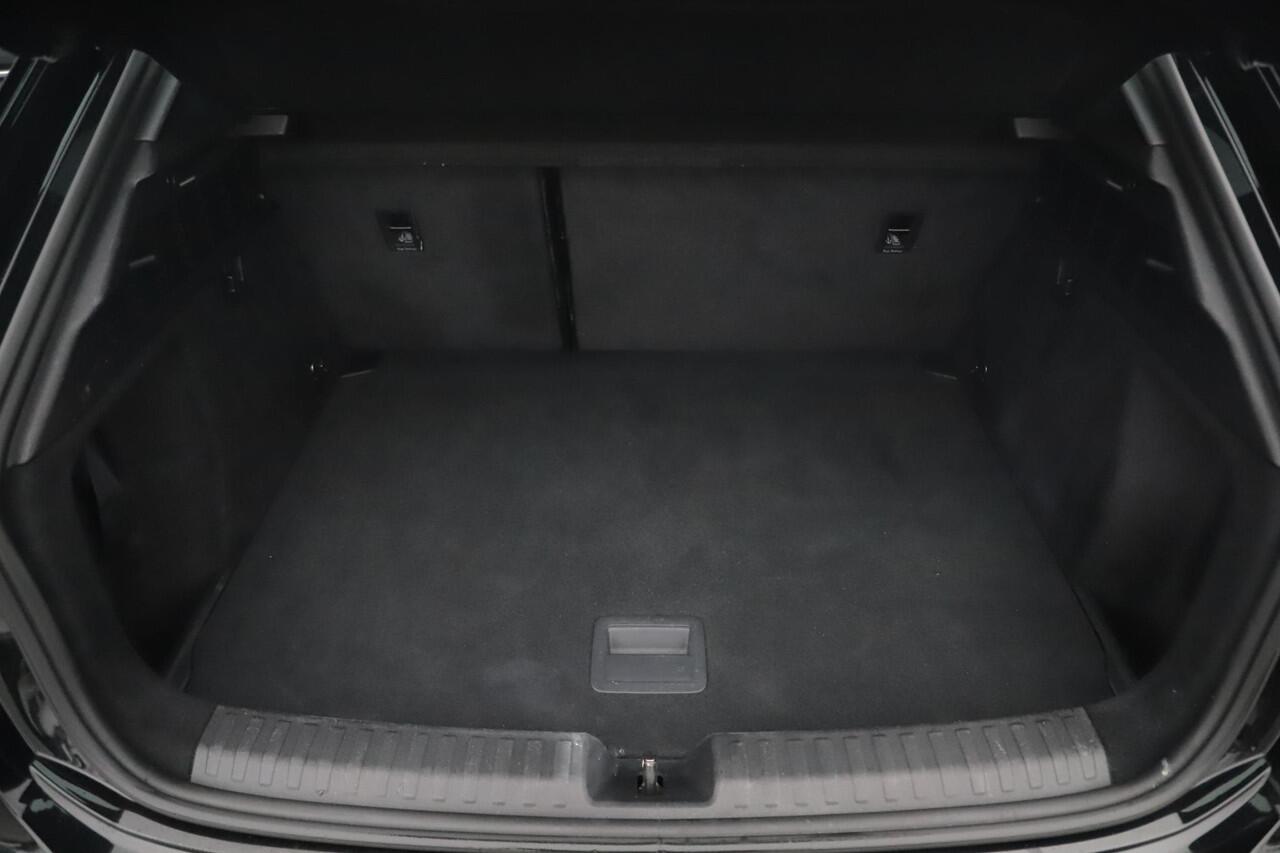 Audi A3 SPORTBACK 30 TFSI Advanced edition Automaat Leder Sportstoelen Stoelverwarming Virtual Navigatie Clima Cruise 17 inch LMV Full LED Lane Assist