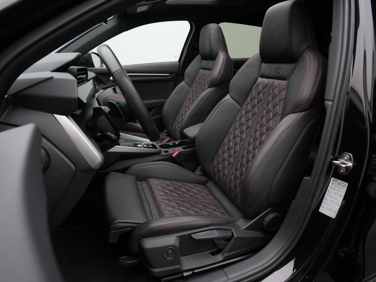 Audi A3 SPORTBACK 45 TFSI e 245 pk S edition Competition / S-Line | Panoramadak | Carbon pakket | Nappa leder | Matrix LED | Bang & Olufsen | Adaptive Cruise