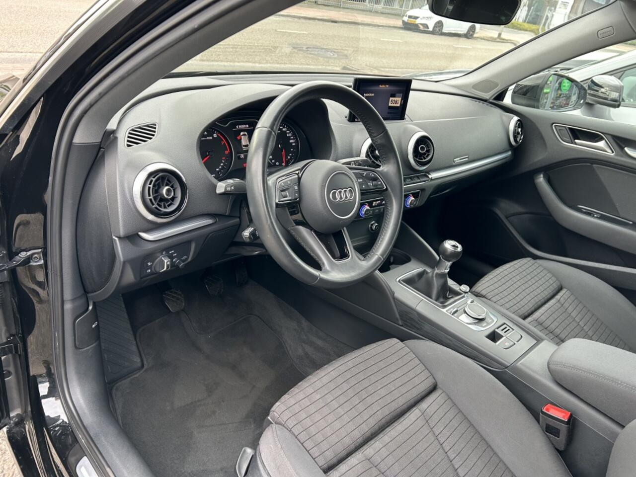 Audi A3 SPORTBACK 30 TFSI Advance Sport