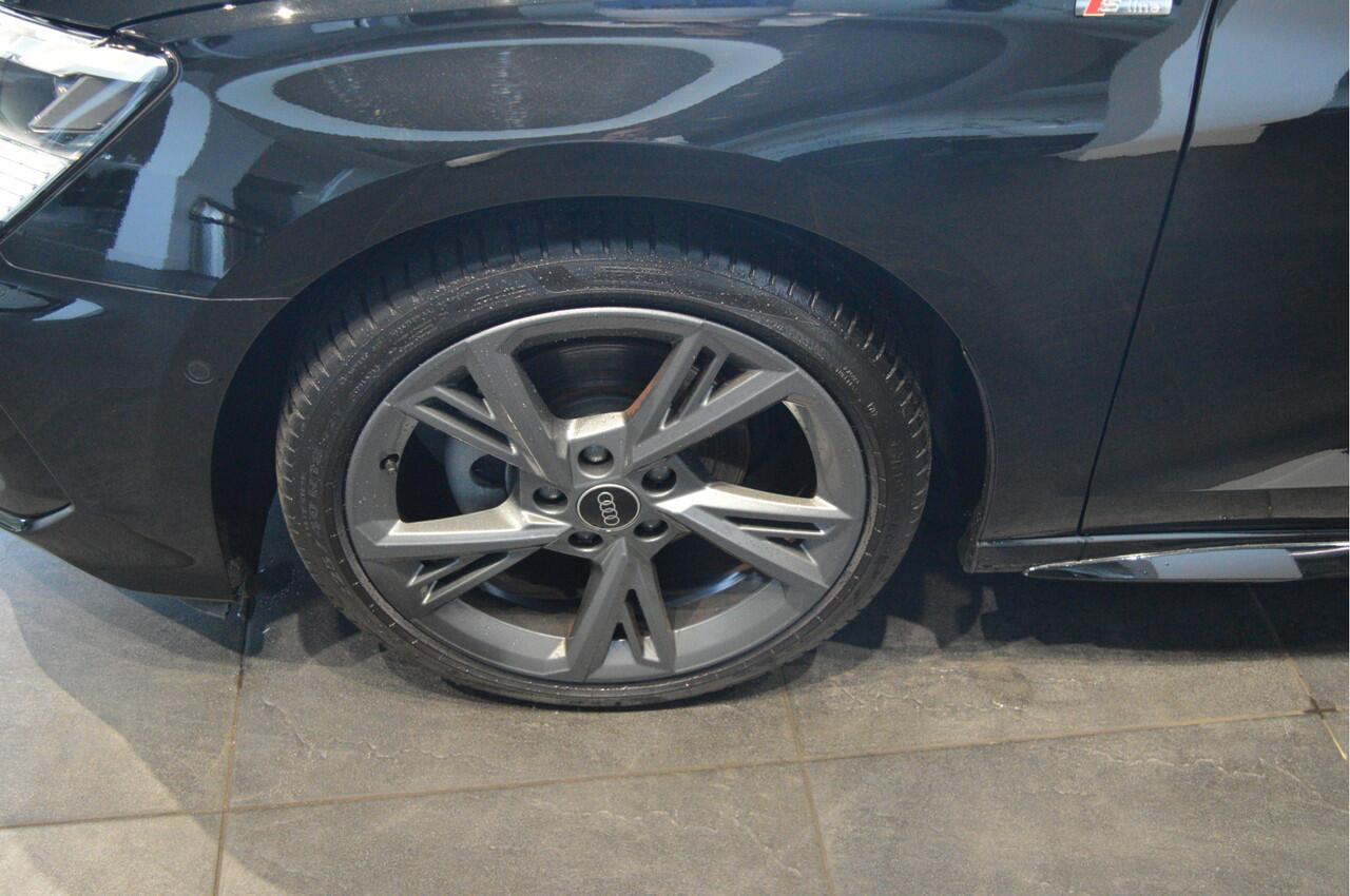 Audi A3 SPORTBACK 30 TDI 3X S-LINE Black Style navi camera led 18 inch !!