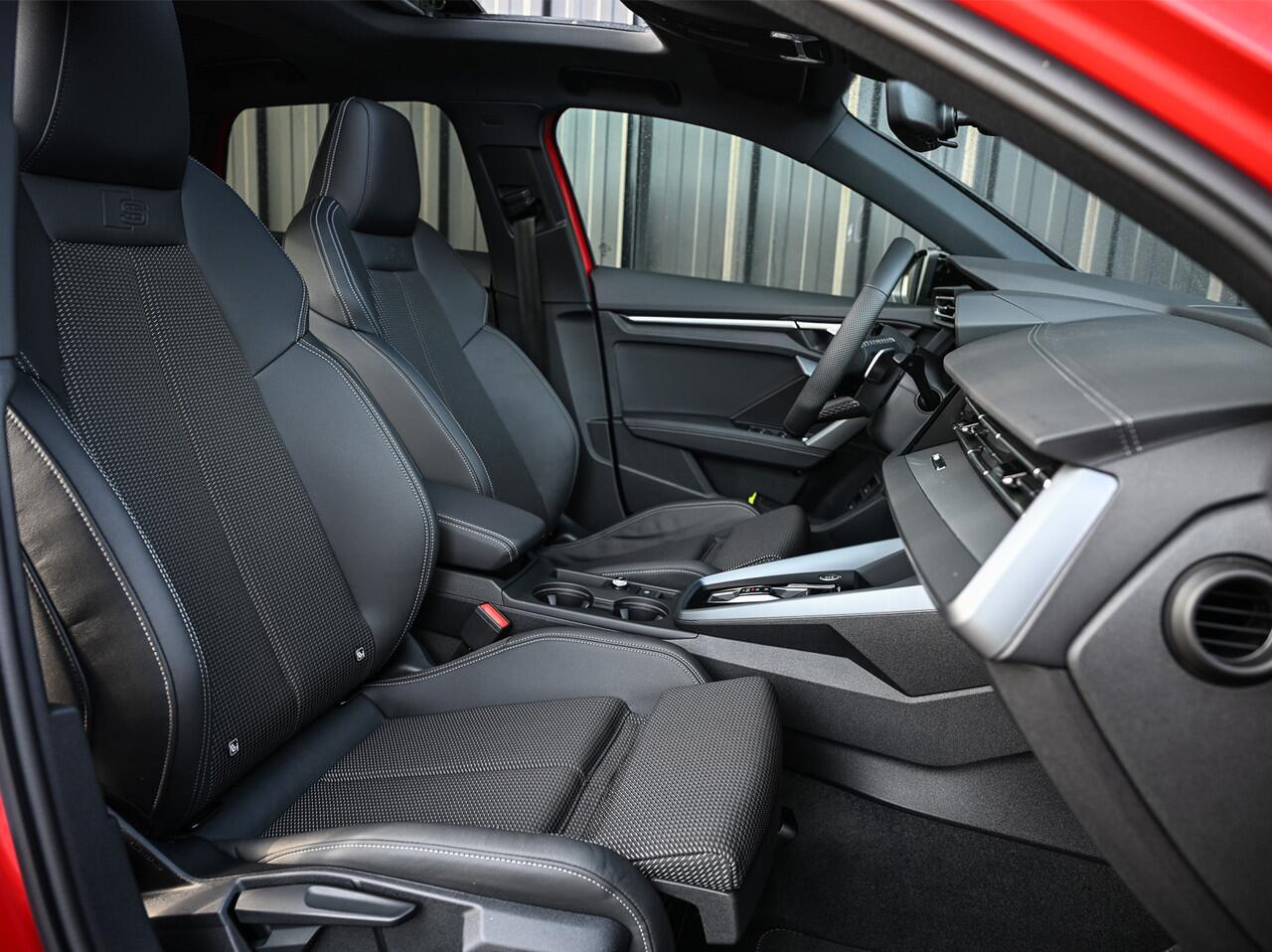 Audi A3 SPORTBACK 45 TFSI e S EDITION COMPETITION | BLACK OPTIC | MATRIX LED | KEYLESS | VIRTUAL COCKPIT | PANORAMADAK | AMBIANCE INTERIEUR | CAMERA | ADAPTIVE CRUISE