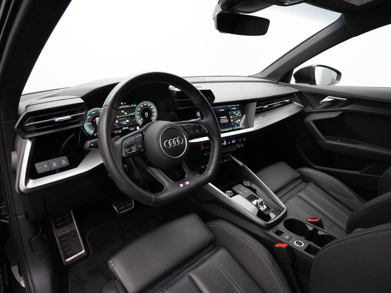 Audi A3 SPORTBACK 45 TFSI e 245 pk S-tronic S edition Competition / S-Line | Panoramadak | Achteruitrijcamera | Stoelverwarming | Navigatie