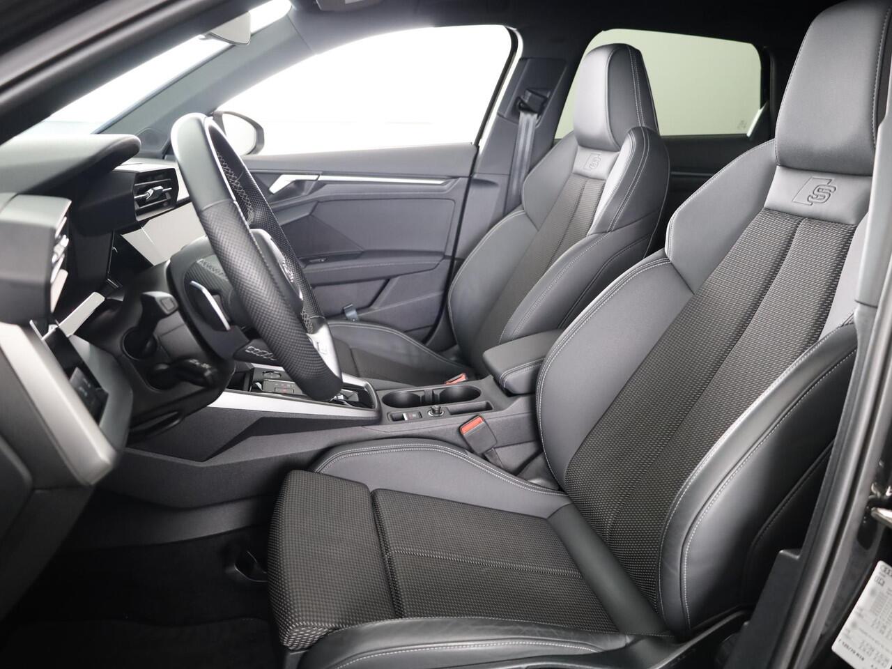 Audi A3 SPORTBACK 35 TFSI S edition | Verlengde Garantie | Optiek zwart pakket | Parkeersensoren achterzijde | Afneembare trekhaak |