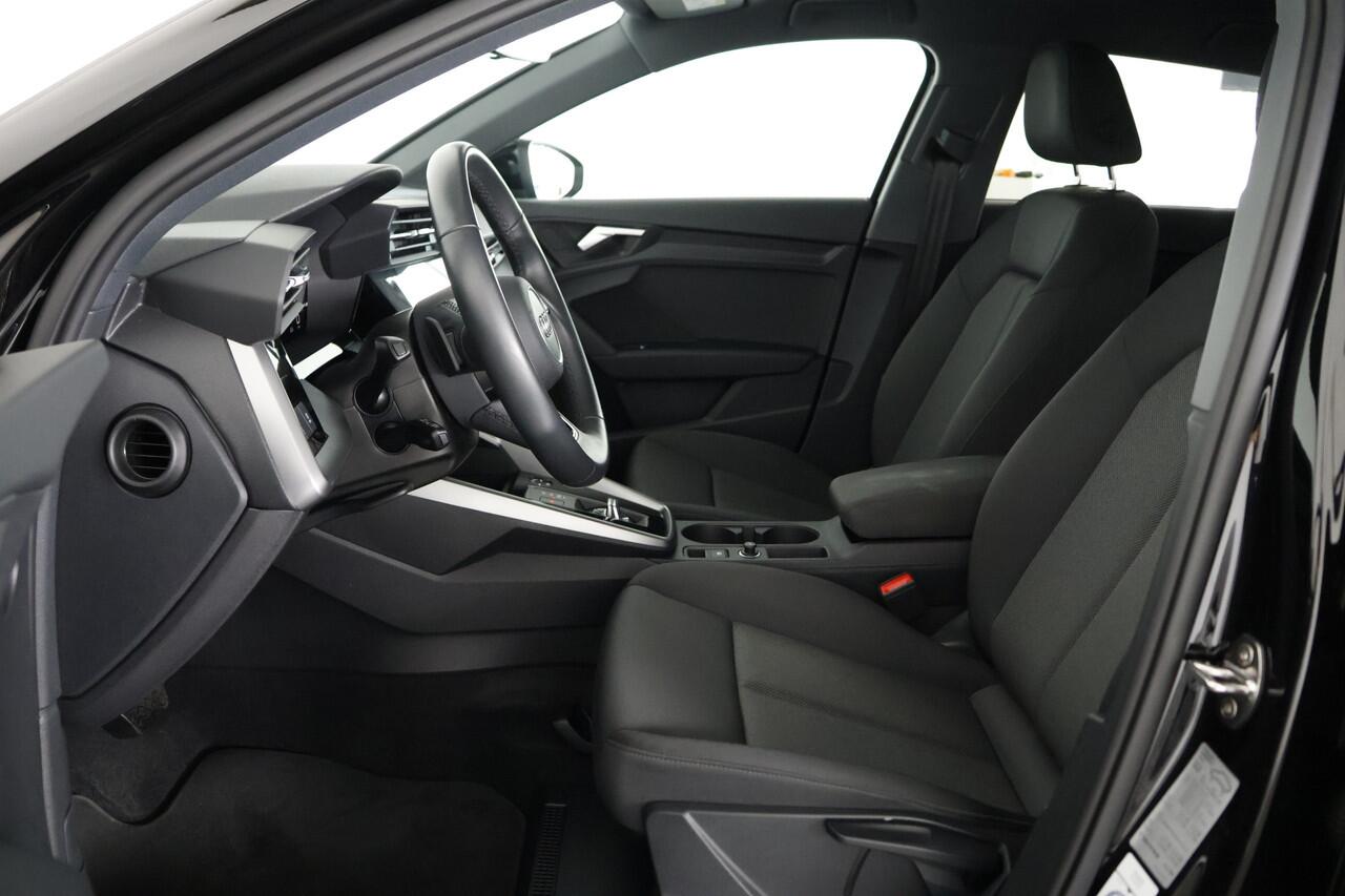 Audi A3 SPORTBACK 35 TFSI Advanced edition / LED / Navi / CarPlay / ACC / DAB