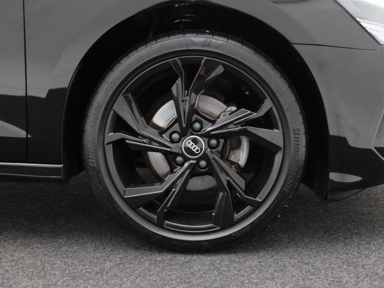 Audi A3 SPORTBACK 30 TFSi 110 Pk Automaat Advanced edition | Panorama Dak | Carplay | Full LED | Cruise Control | Parkeersensoren | Climate Control | Navigatiesysteem | 18 Inch