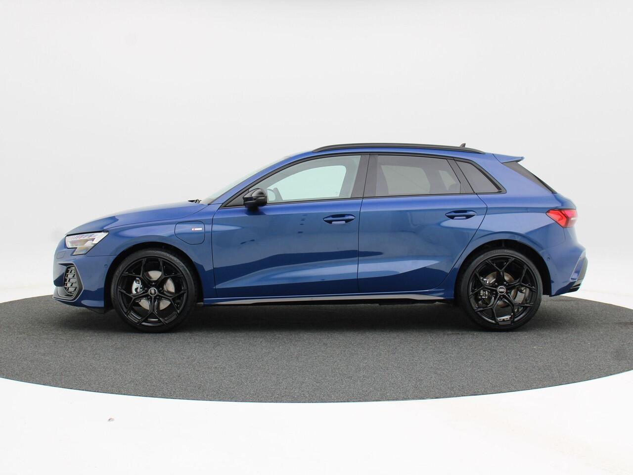 Audi A3 SPORTBACK S edition 40 TFSI e | 204 PK | Privacy glas | Zwart Optiek | 19 inch | Sonos 3d | Matrix led |