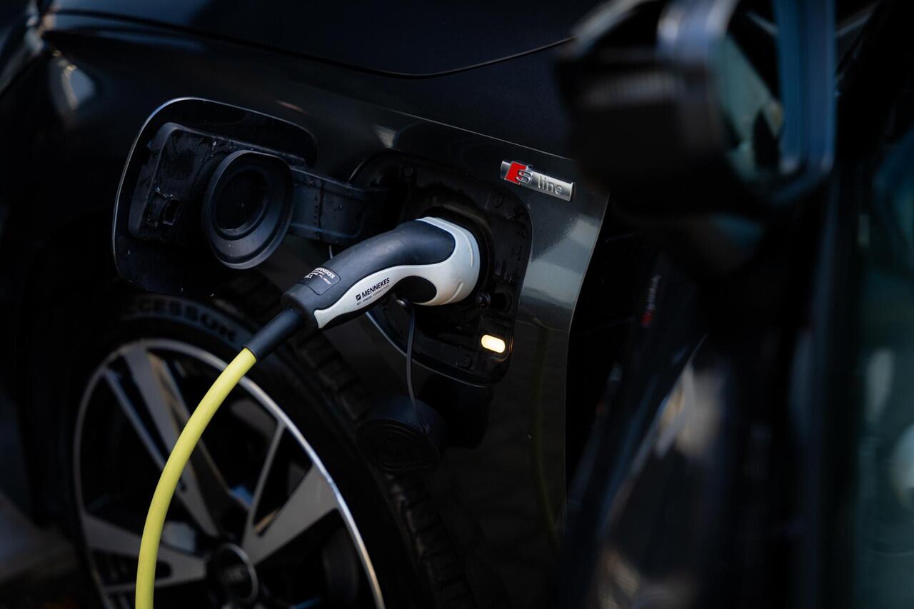 Audi A3 SPORTBACK 40 TFSI e Business edition 2X S-line / ACC / RS Stoel / MATRIX / DEALER ONDERHOUDEN / ELEKTRISCHE ACHTERKLEP / DEALER ONDERHOUDEN / GARANTIE