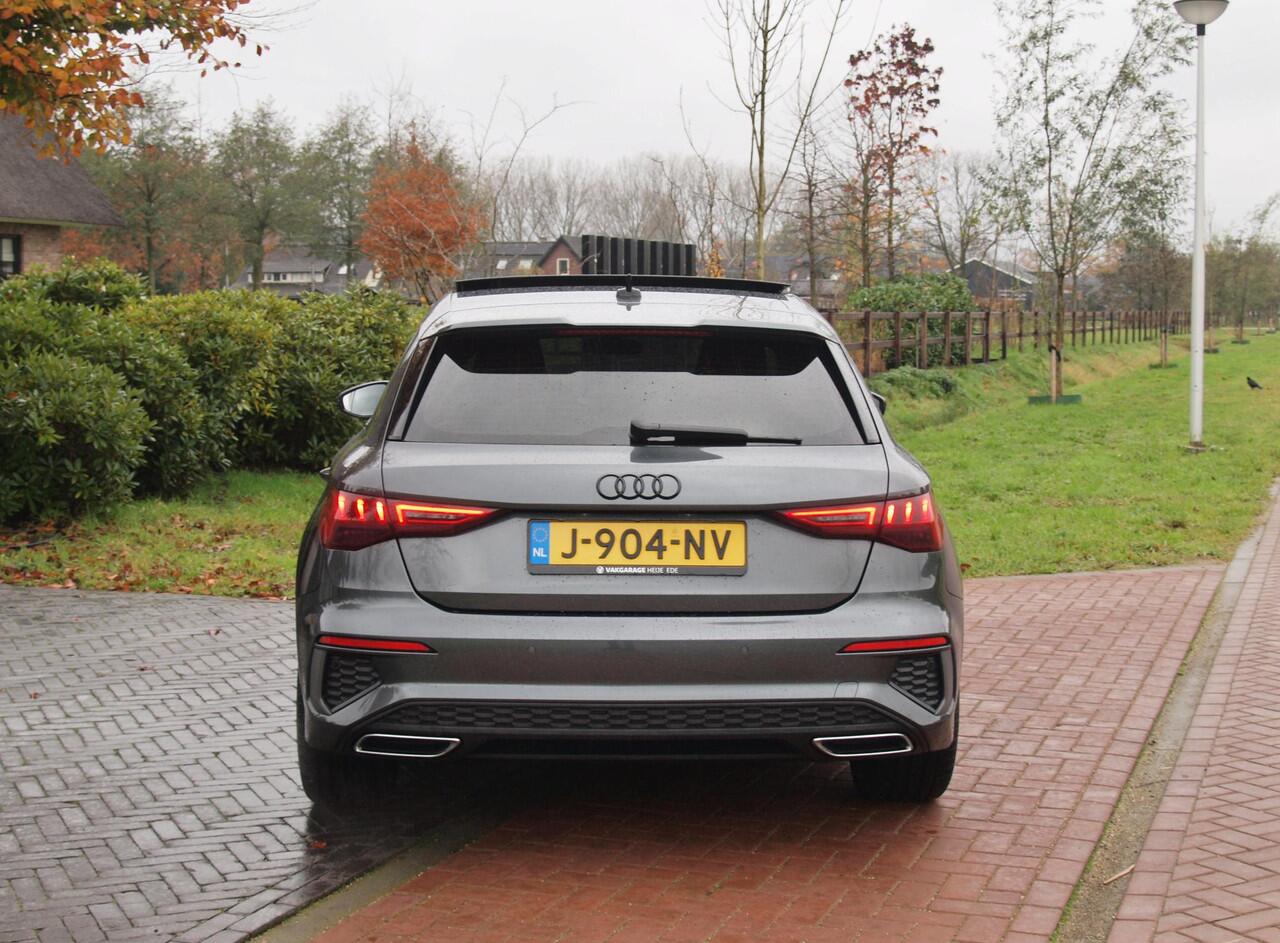 Audi A3 SPORTBACK 35 TFSI S edition | 2X S-Line | Schuifdak | 19 Inch | Black Optic | NL-Auto |