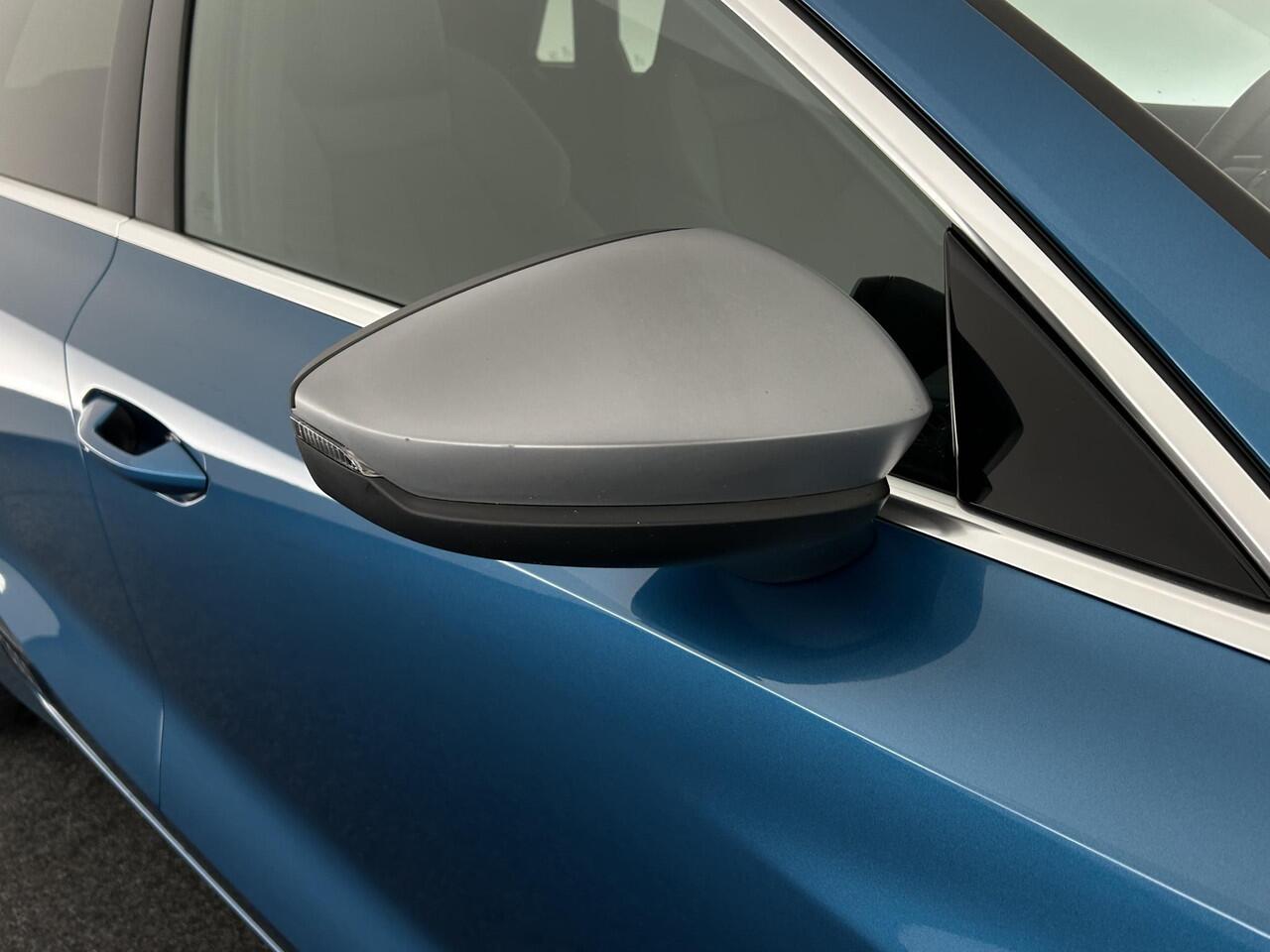 Audi A3 SPORTBACK 35 TFSI 150pk S-Line edition one Panoramadak Stoelverwarming ACC Virtual Cockpit Navigatie