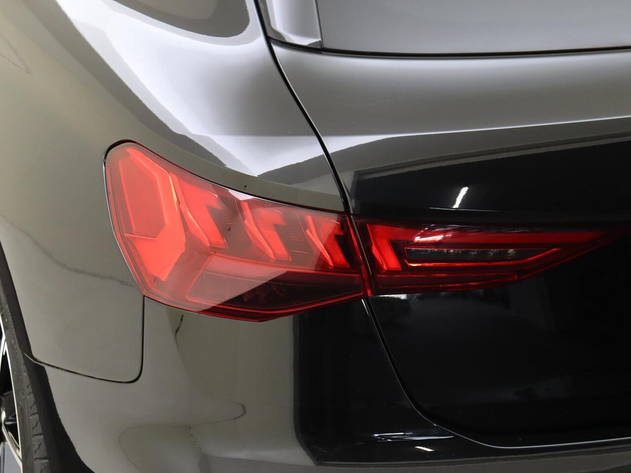 Audi A3 SPORTBACK 35 TFSI S edition | Navigatie Plus | Sfeerverlichting | Optiek zwart Plus | Full LED verlichting | CarPlay | Cruise control |