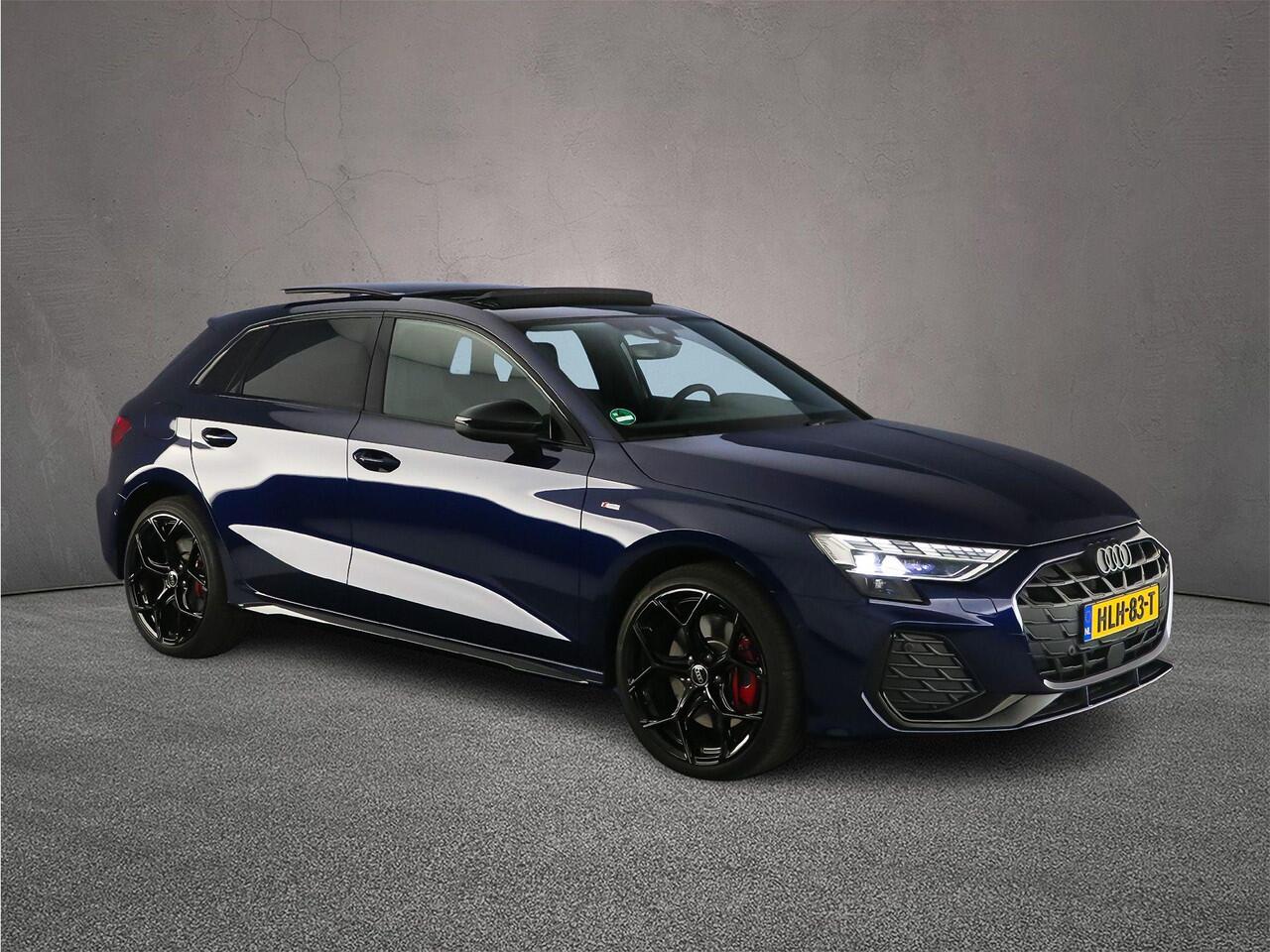 Audi A3 SPORTBACK 45 TFSI e S edition Competition | Pano | Sonos | Camera | 19 inch | Zwart Optiek | Stoelverwarming |