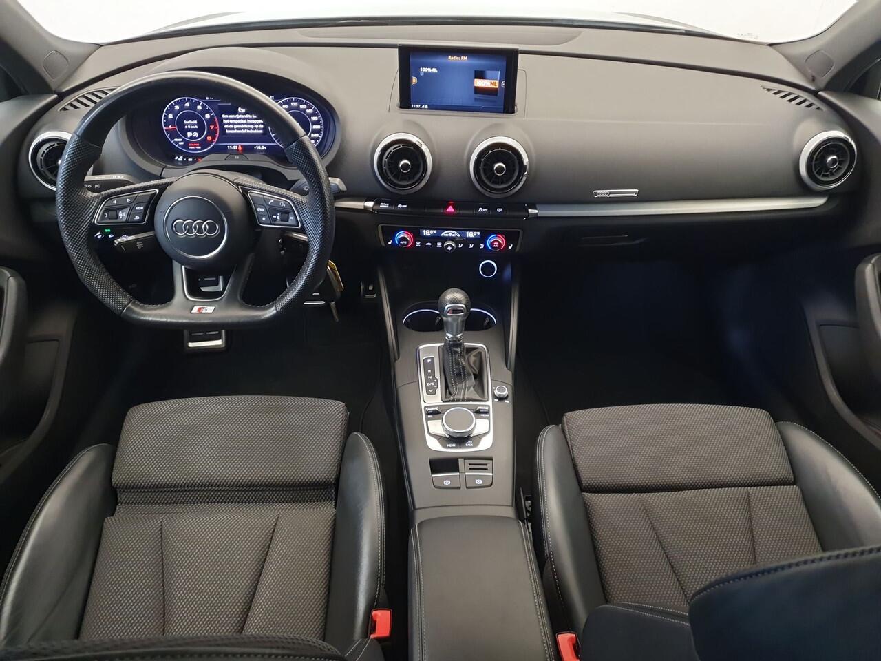 Audi A3 SPORTBACK 30 TFSI Sport S Line Cruise control, Stoelverwarming, Parkeersensoren