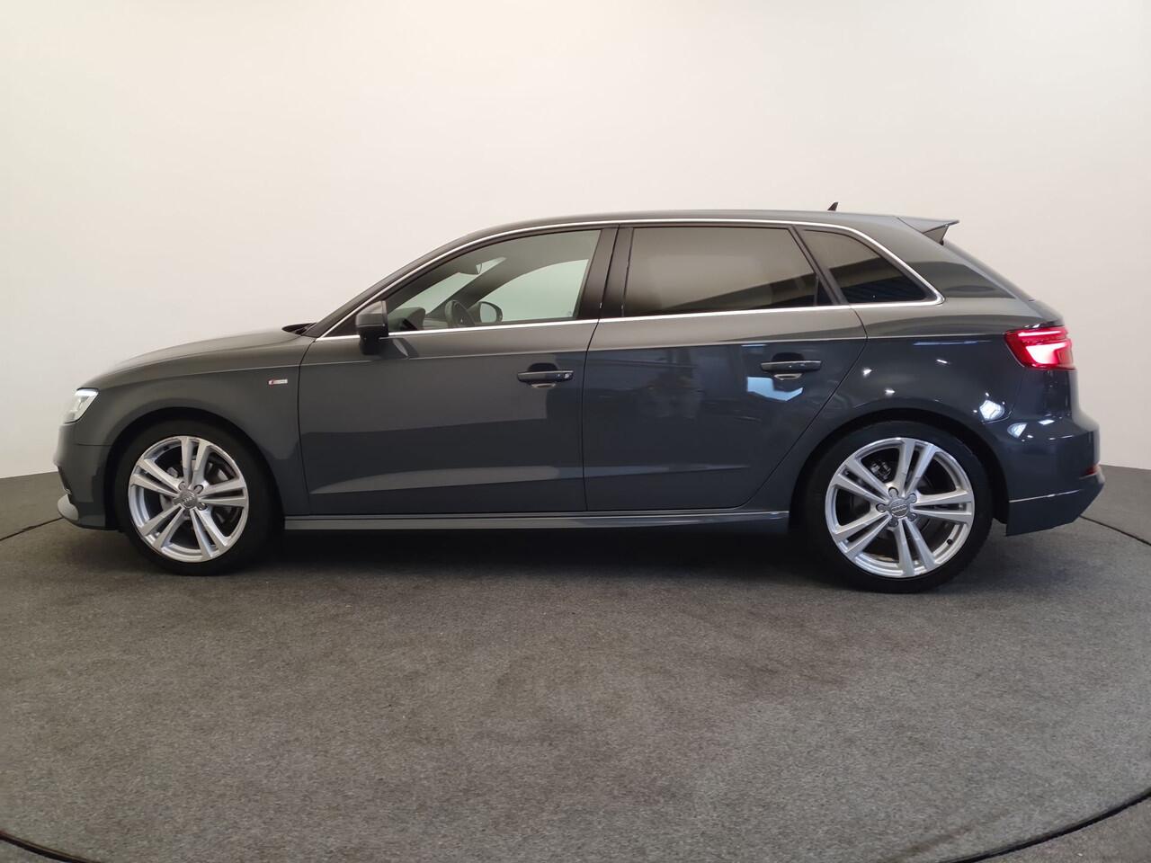 Audi A3 SPORTBACK 30 TFSI Sport S Line Cruise control, Stoelverwarming, Parkeersensoren