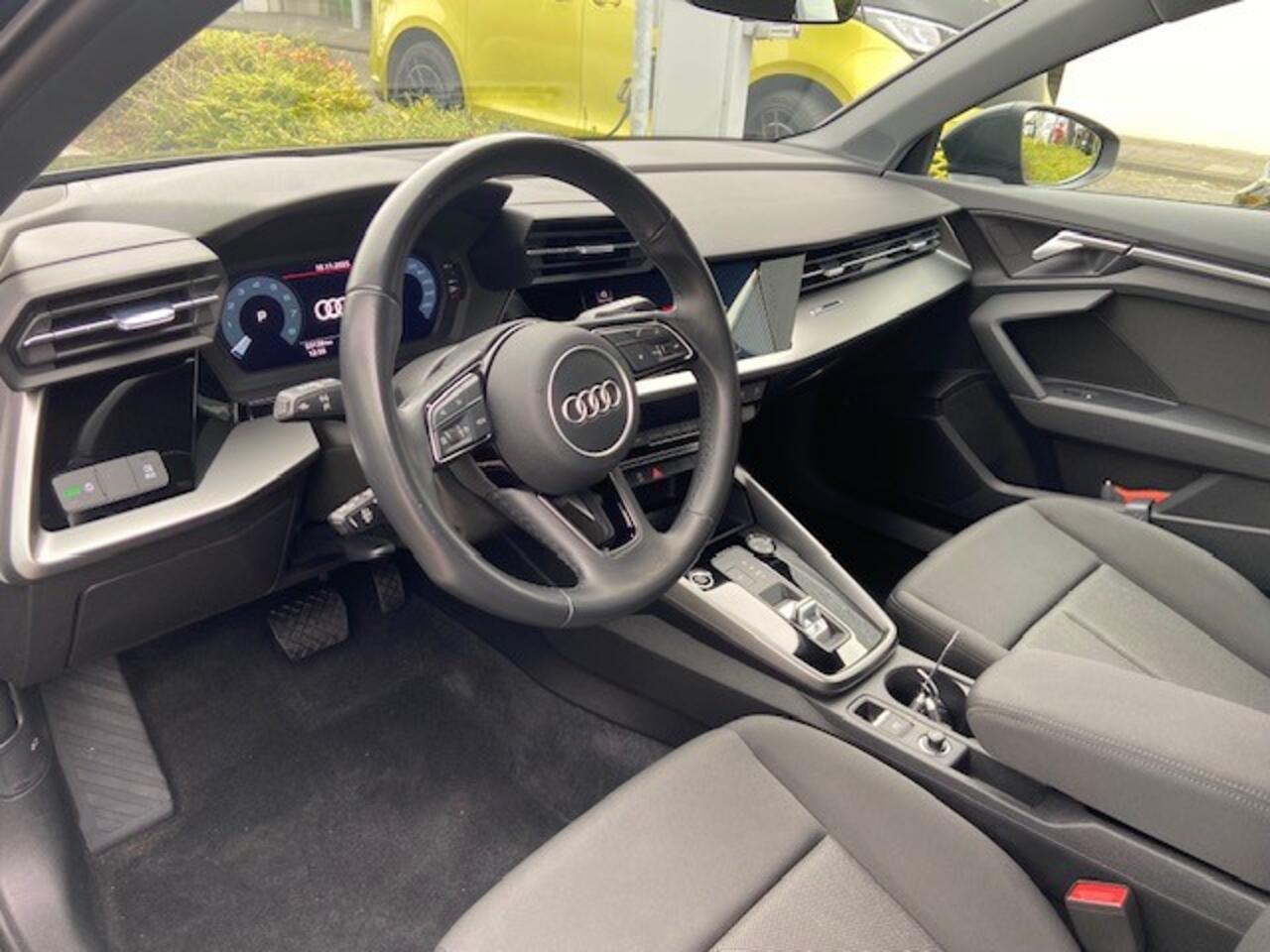 Audi A3 SPORTBACK 30 TFSI Pro Line / APP.Connect / Cruise control / Parkeerhulp achter