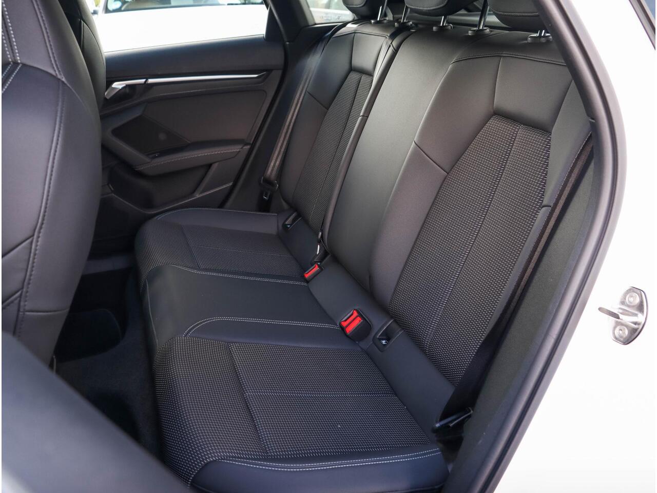 Audi A3 SPORTBACK 30 TFSI S edition Automaat 2x S Line Matrix LED