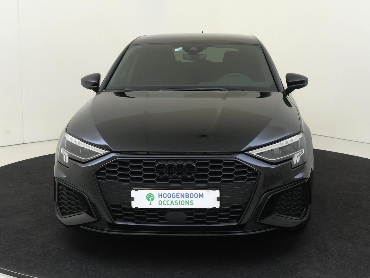 Audi A3 SPORTBACK 35 TFSI S edition | Navigatie Plus | Sfeerverlichting | Optiek zwart Plus | Full LED verlichting | CarPlay | Cruise control |