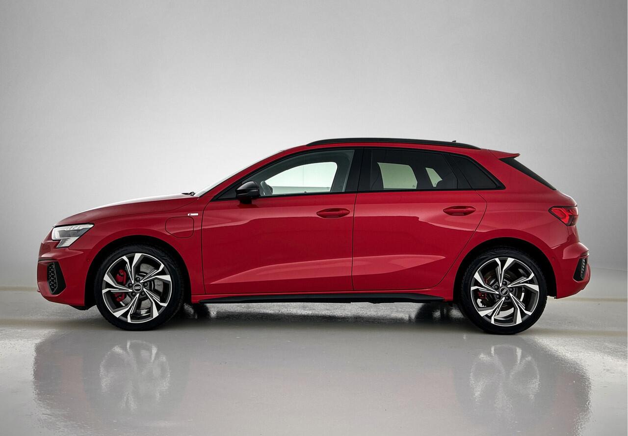 Audi A3 SPORTBACK 45 TFSIe S-Line RS stoelen leder, 3x S-Line, Matrix, 360Camera