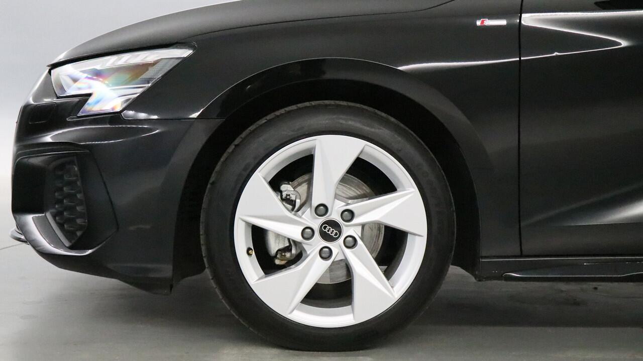 Audi A3 SPORTBACK 35 TFSI 150pk S Edition S-Tronic / Navigatie / Adaptive Cruise Control / Parkeersensoren