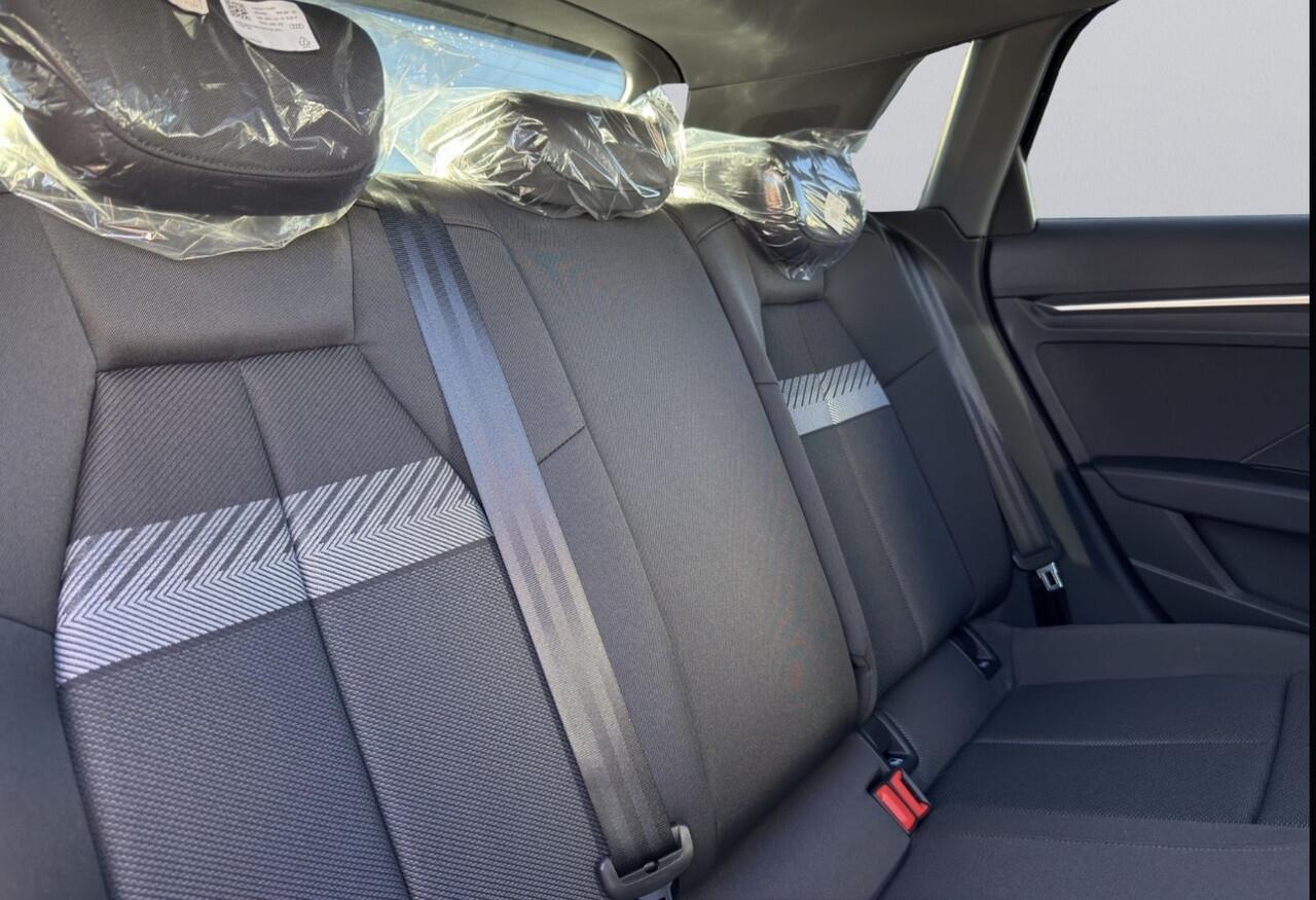 Audi A3 SPORTBACK 45 TFSI e plug in hybride S line, 200 KW/272 PK(!) DEMO S Line, Comfort pakket, Automaat, 18", Panorama, Clima, Black pareleffect