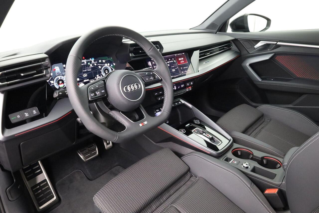 Audi A3 SPORTBACK S edition Competition 45 TFSI e 272 pk | 19 inch | Achteruitrijcamera | Sfeerverlichting | Stoelverwarming | Standkachel | Draadloos Apple Carplay | Drive Select
